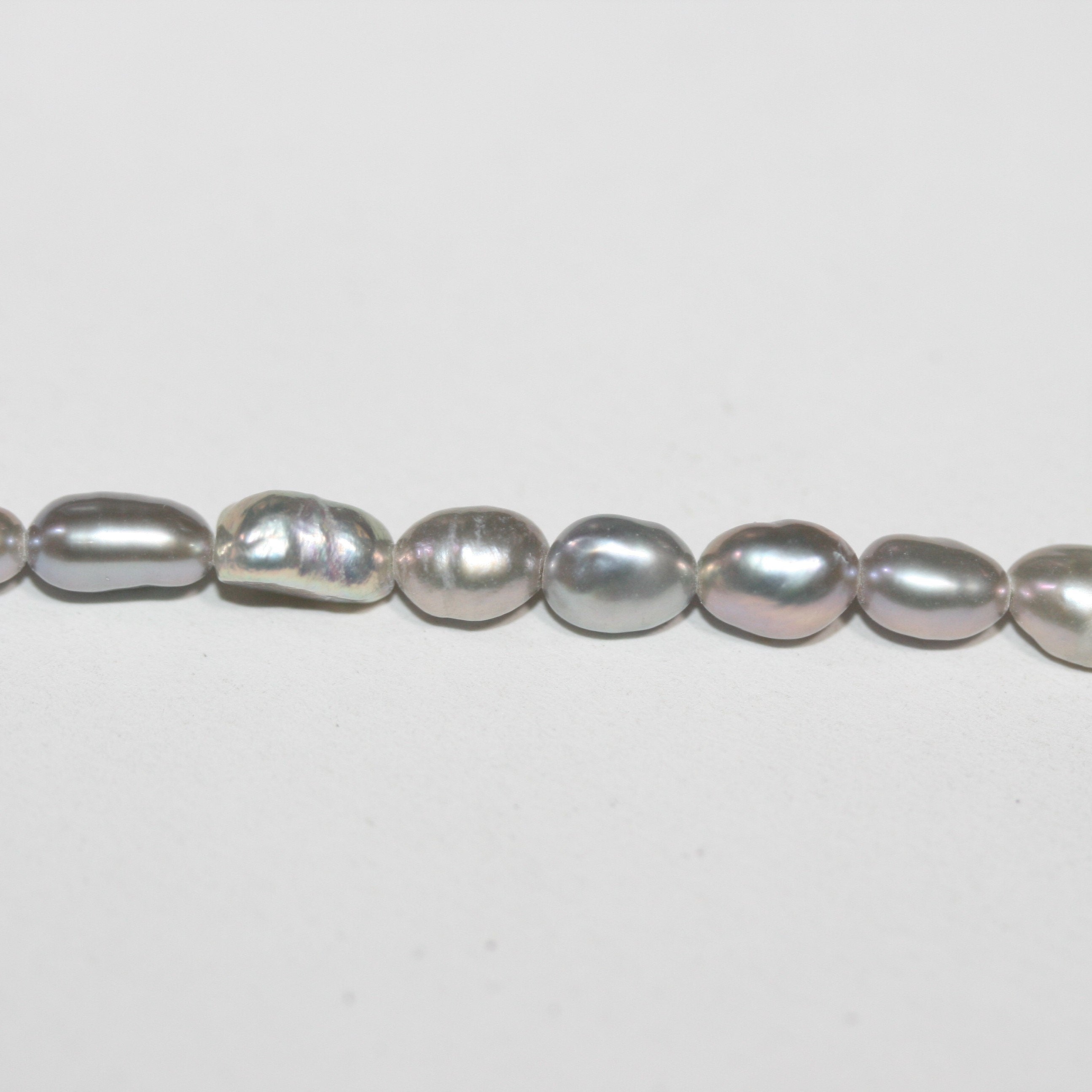 Perles baroques St. Gray de 14 pouces, 4-5 mm - Brin de 36 cm.