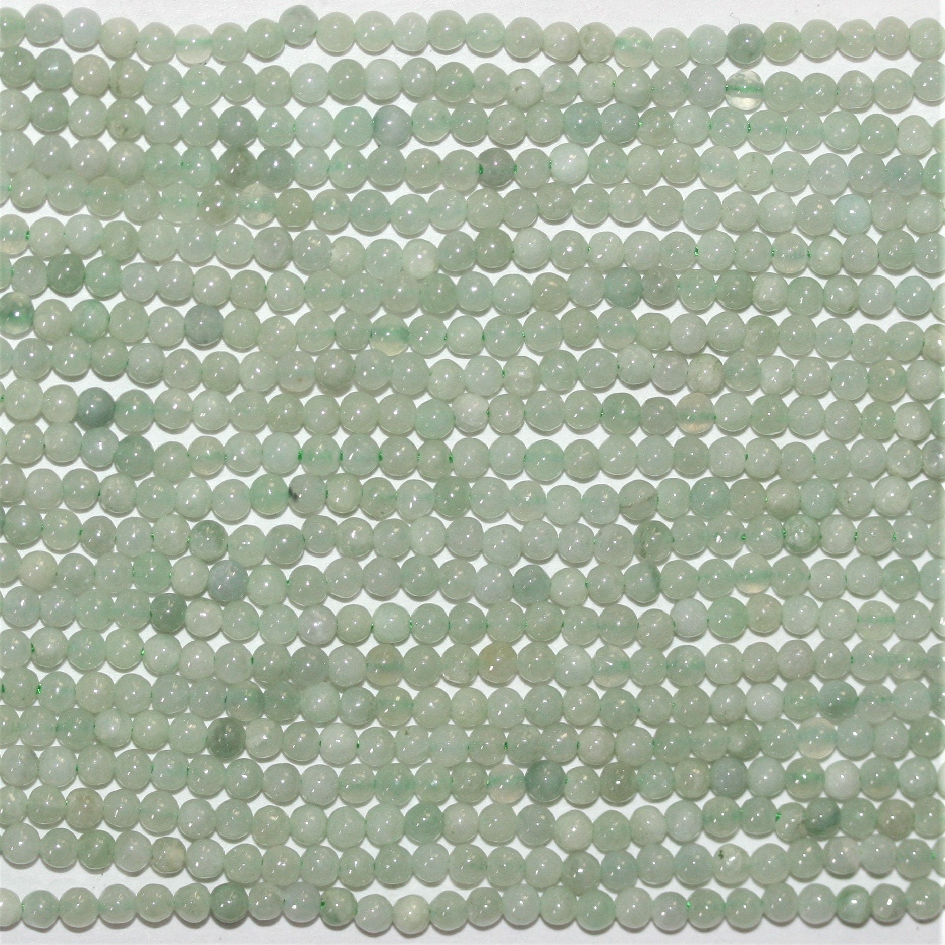 Cuentas redondas lisas de jade de Santa Birmania de 16", 2 mm - Hilo de 40 cm.