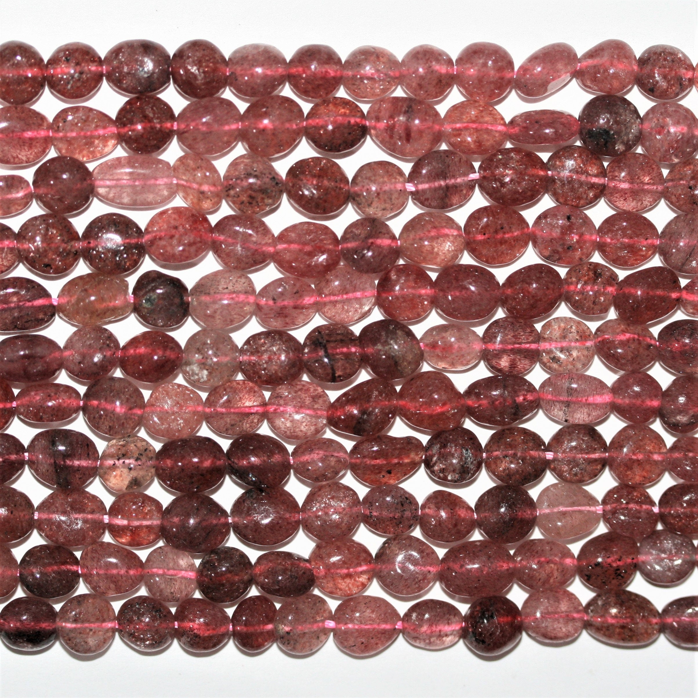 Perles de quartz St. Strawberry lisses en pépites de 8 à 10 mm, 15 pouces environ. Longueur du brin : 39 cm environ.