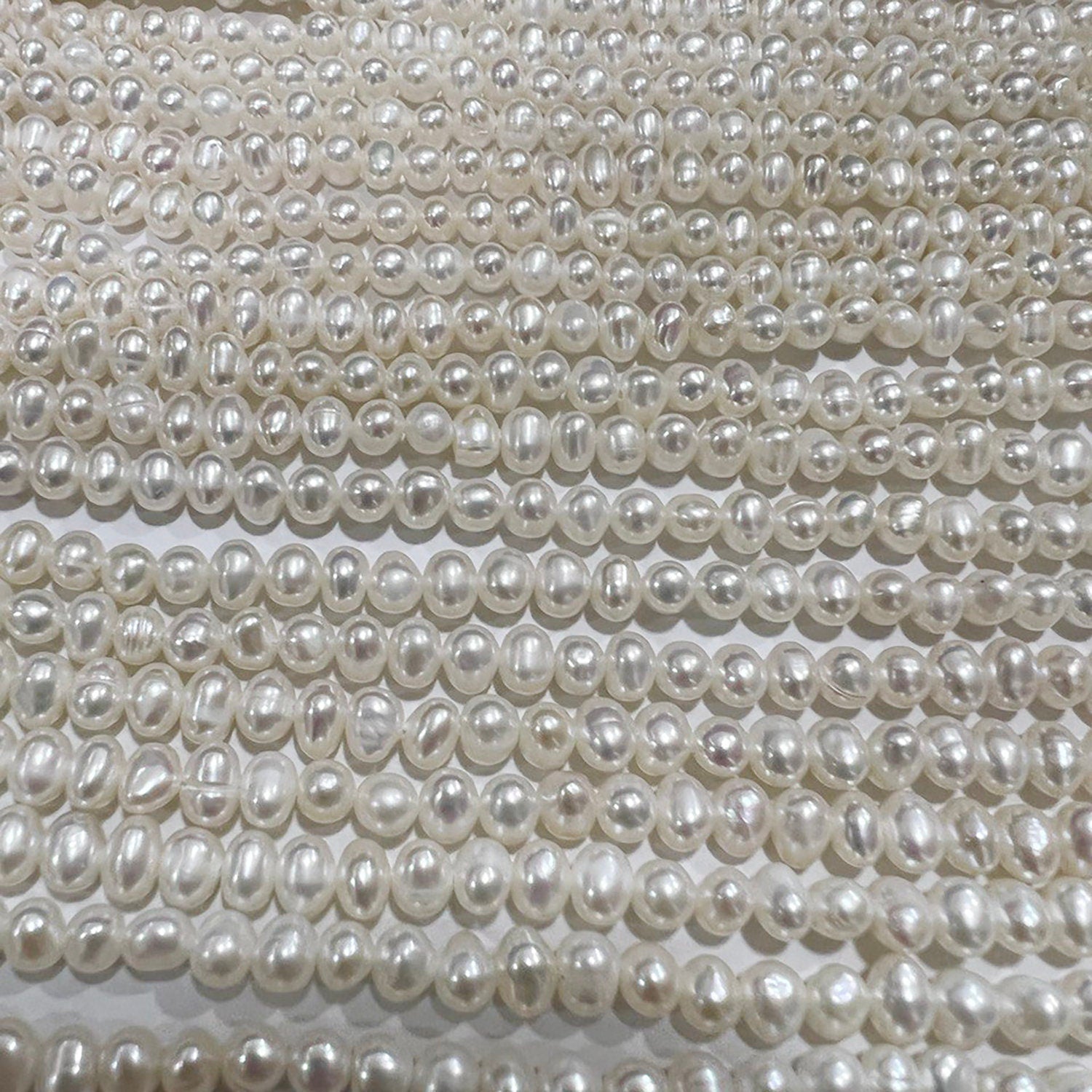 14" Strand Fresh Water Near Round Pearl 3.5-4mm.-Strand 36cm - Hard Gems