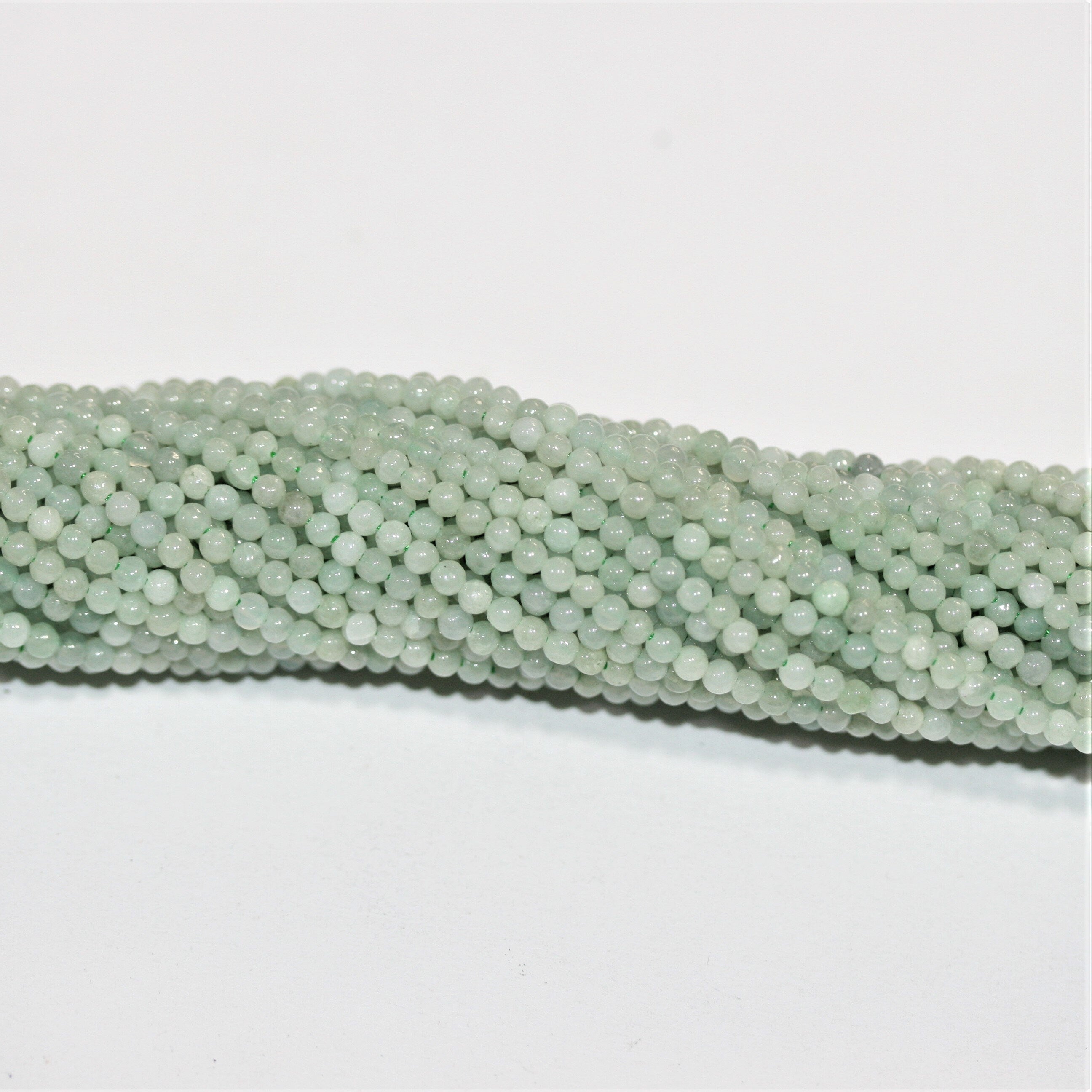 Cuentas redondas lisas de jade de Santa Birmania de 16", 2 mm - Hilo de 40 cm.