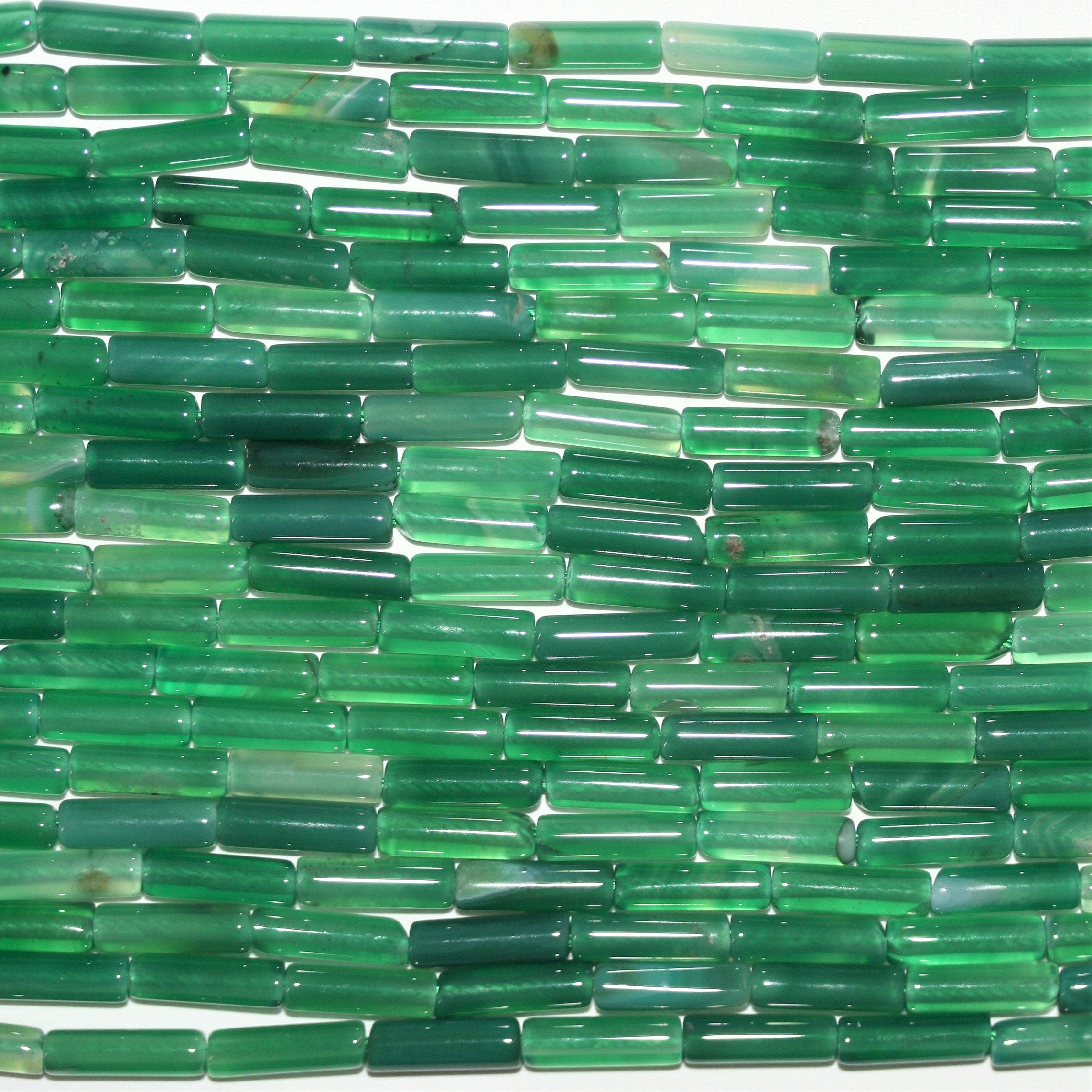 Perles tubulaires lisses en agate verte St 15" 13x4mm.- Brin 39cm.