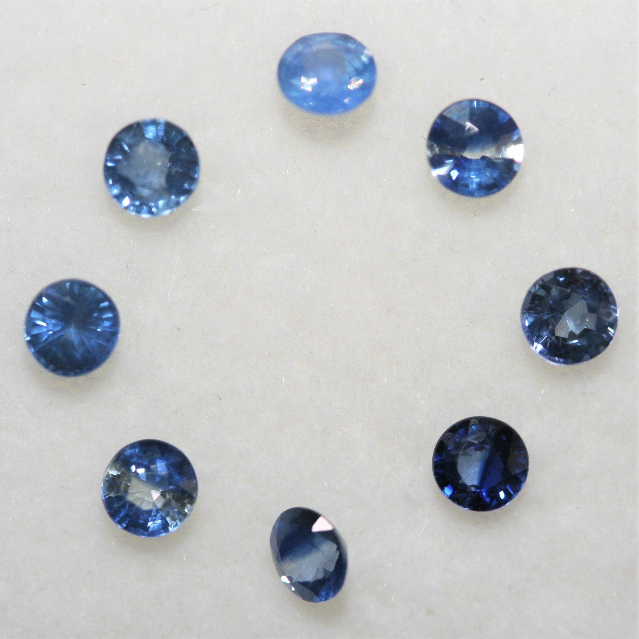 Lote de 8 zafiros azules naturales AAA de 2,6-2,8 mm. Talla brillante redonda. Piedras preciosas al por mayor. Piedras naturales para joyería.