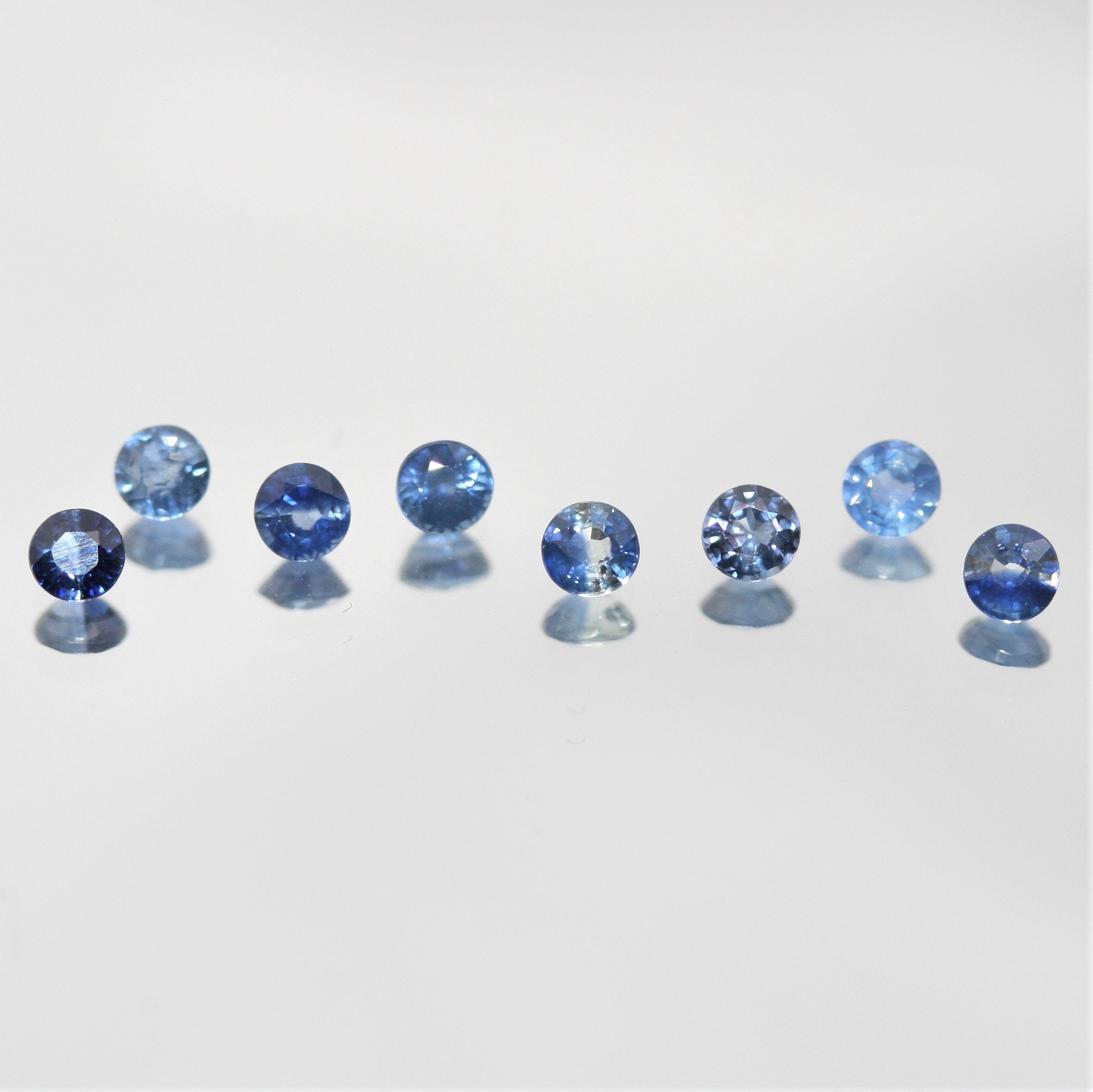 Lote de 8 zafiros azules naturales AAA de 2,6-2,8 mm. Talla brillante redonda. Piedras preciosas al por mayor. Piedras naturales para joyería.