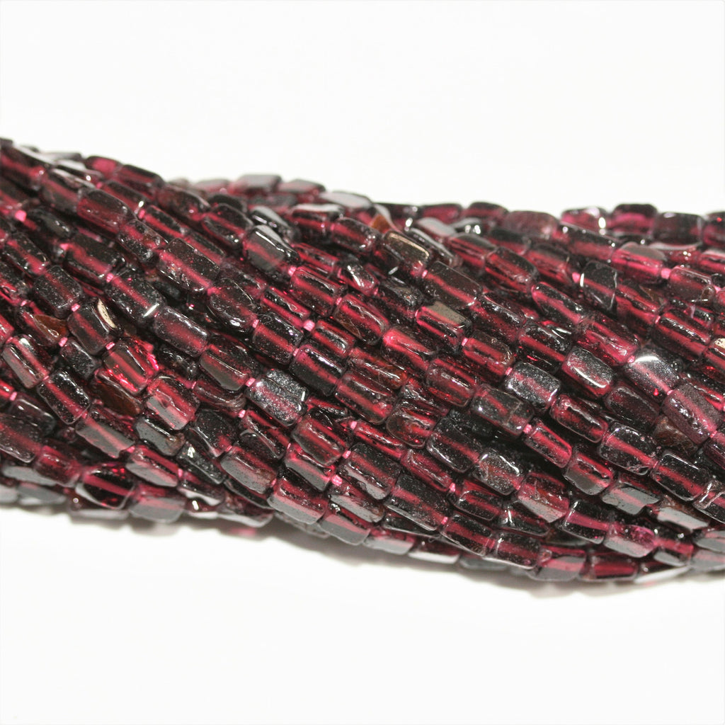 Perles de grenat prismatiques lisses 6x4mm environ - Fil de 36cm.