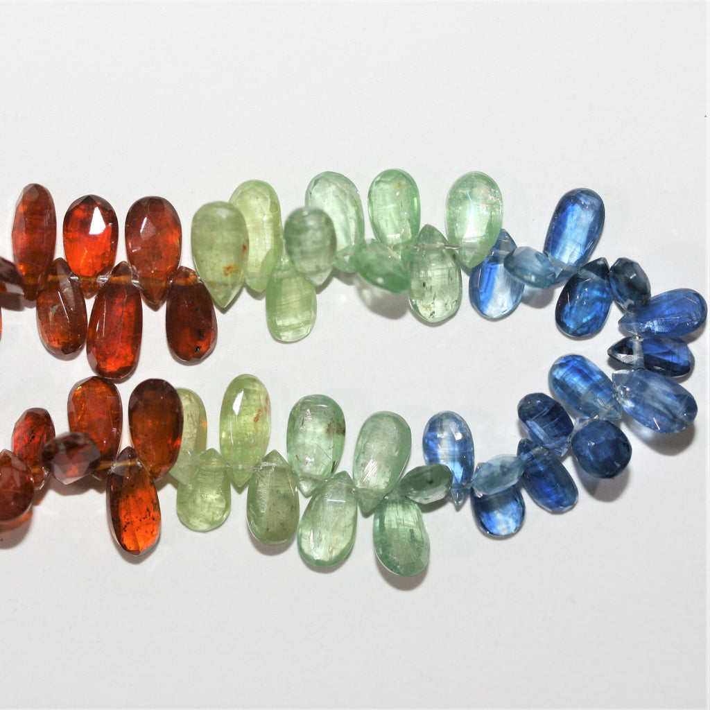 Perles en forme de goutte à facettes en kyanite multicolore de 9 pouces (8 x 5 mm). Longueur approximative du brin : 24 cm.