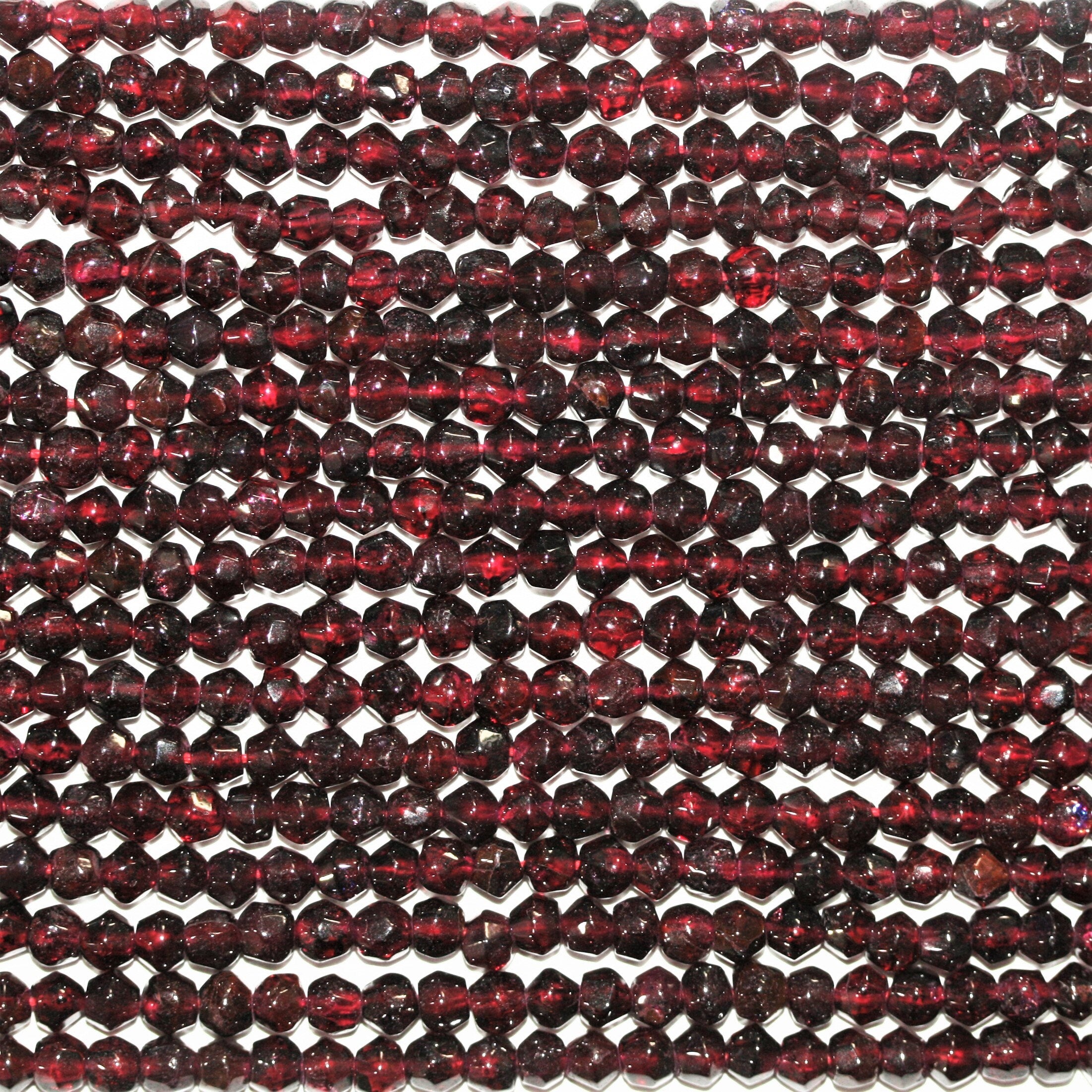 Perles cylindriques à facettes en grenat de 14 pouces, 4-5 mm - Brin de 36 cm.