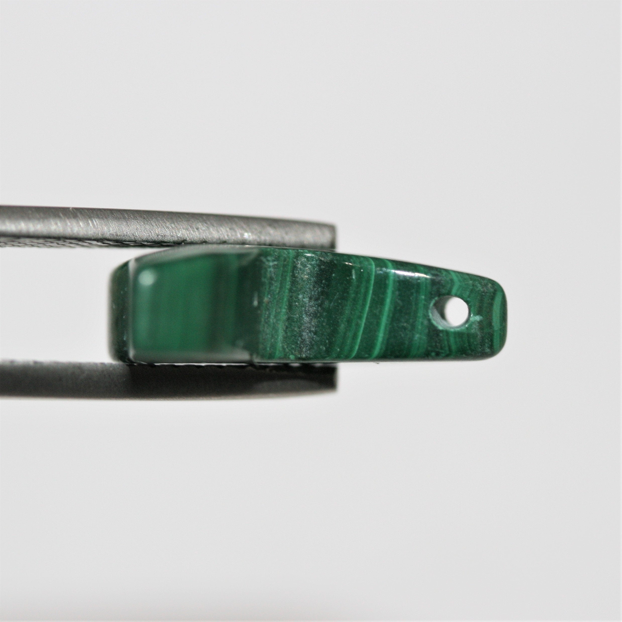 Colgante de mariposa lisa de malaquita (18 x 12 mm aprox.) - Artículo 13214