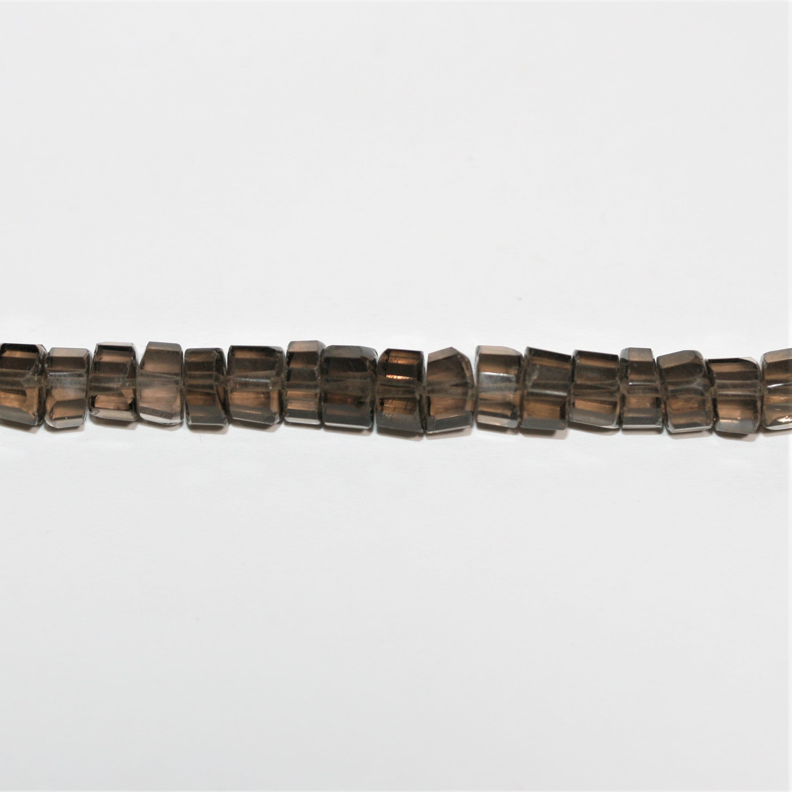 Perles de quartz fumé facettées de 14 pouces (6 x 4 mm). Longueur approximative du fil : 33 cm.