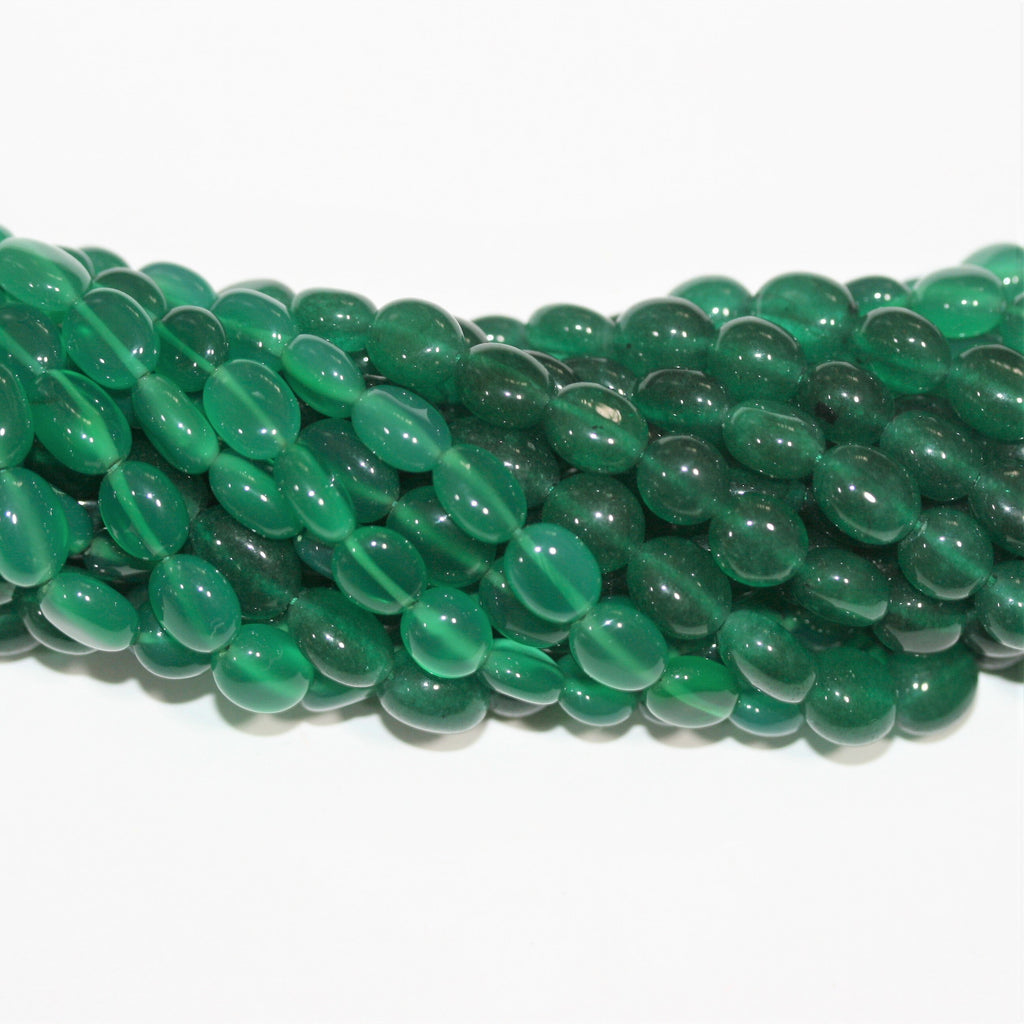 Perles ovales lisses en onyx vert 9x7mm. Longueur approximative du fil : 33 cm.