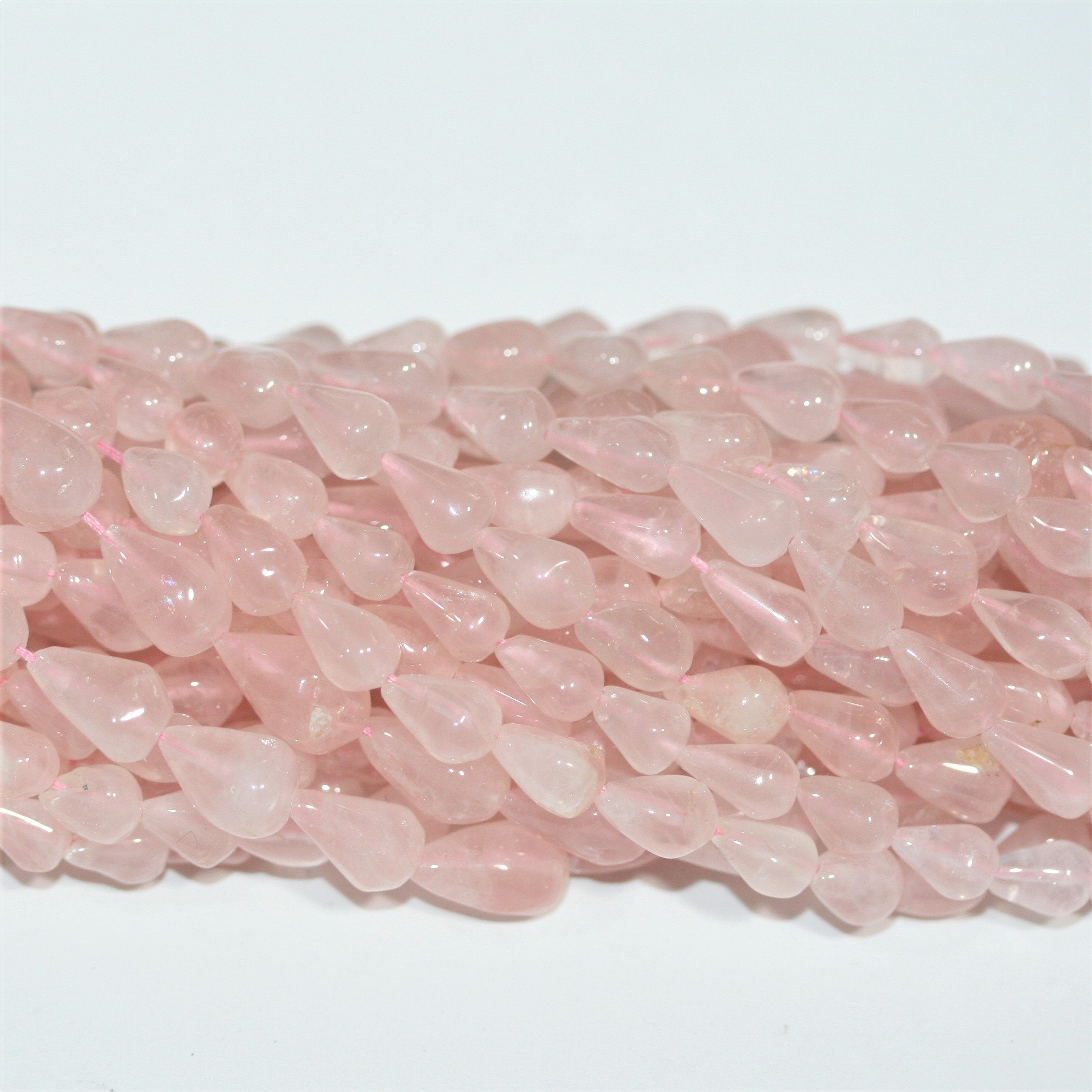 Perles en quartz rose lisses en forme de goutte, 10 x 6 mm environ - Longueur du brin : 36 cm.