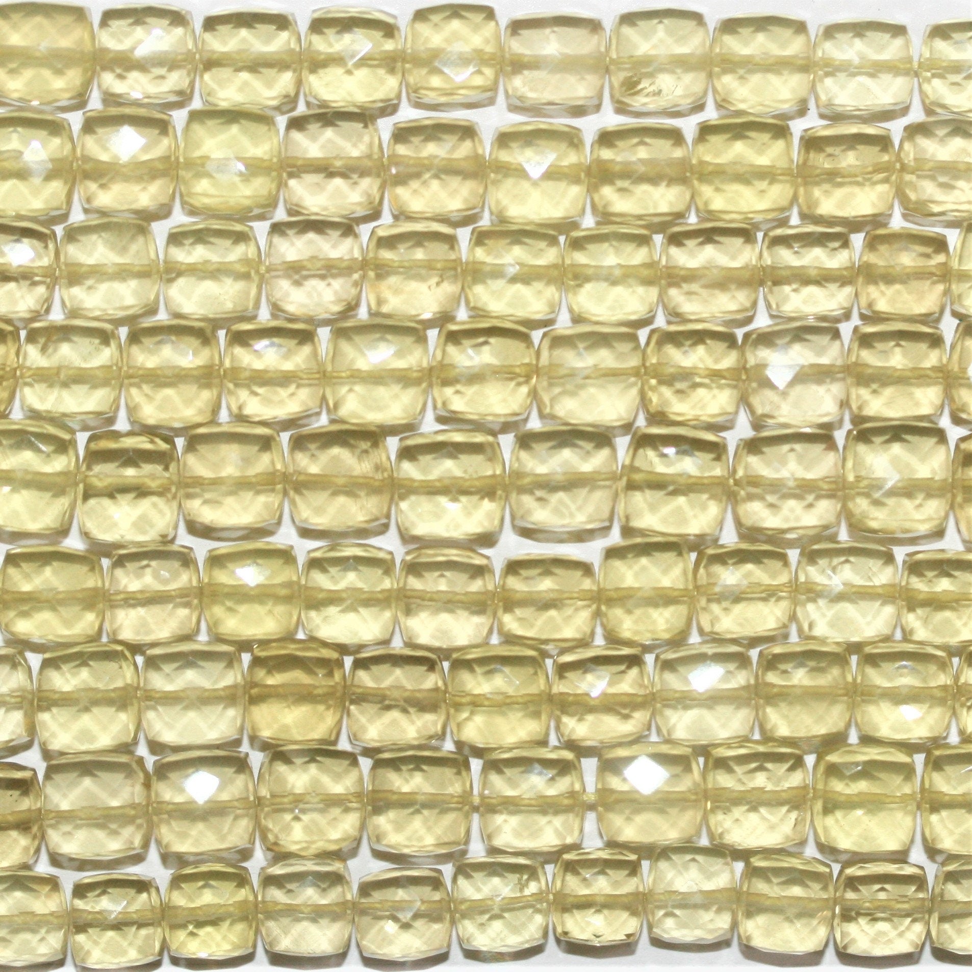 Perles cubiques à facettes en quartz citron de 8 pouces (8 mm) - Fil de 21 cm.