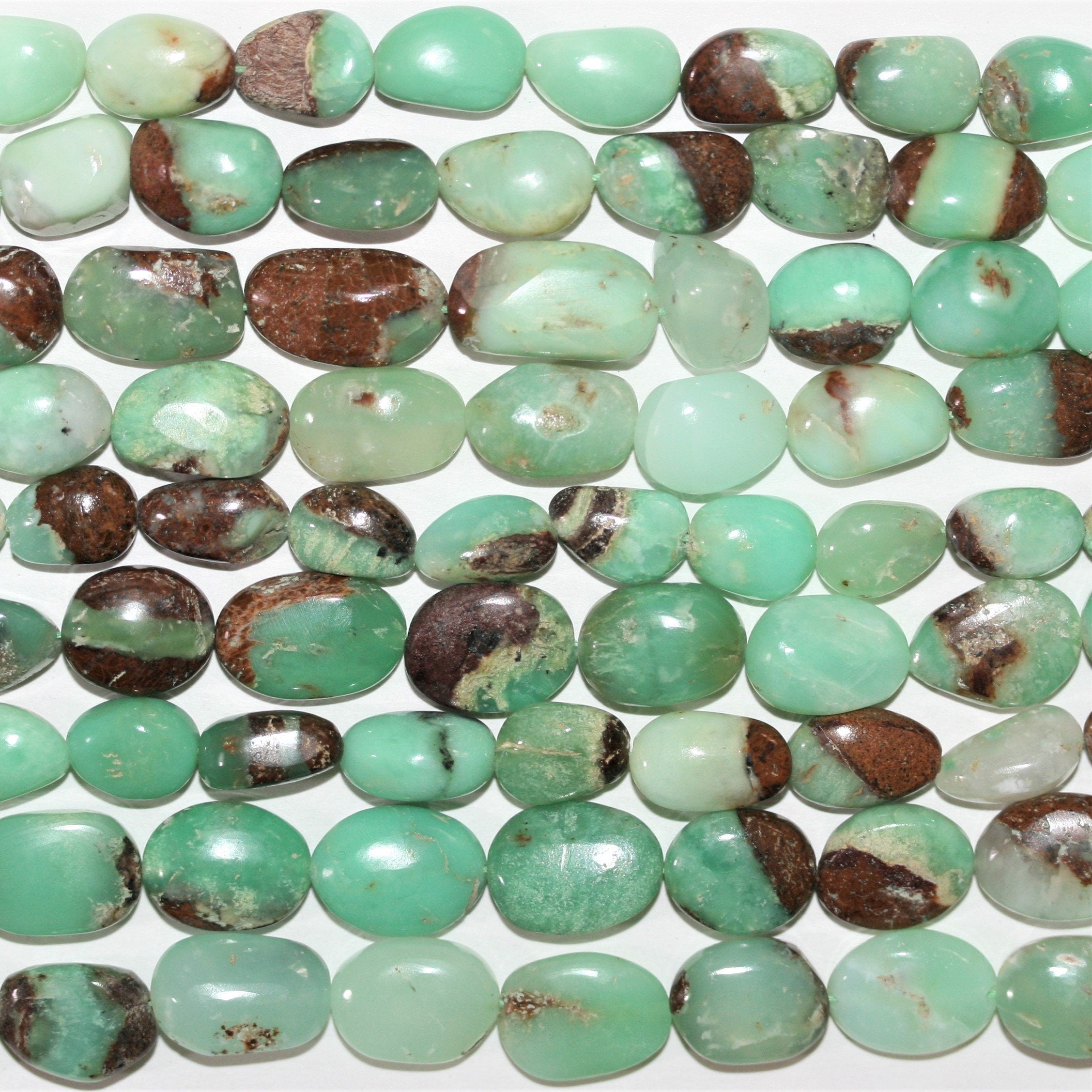 Cuentas de pepitas lisas de crisoprasa de 16" de 12 a 16 mm. Aprox. - Hilo de 40 cm.