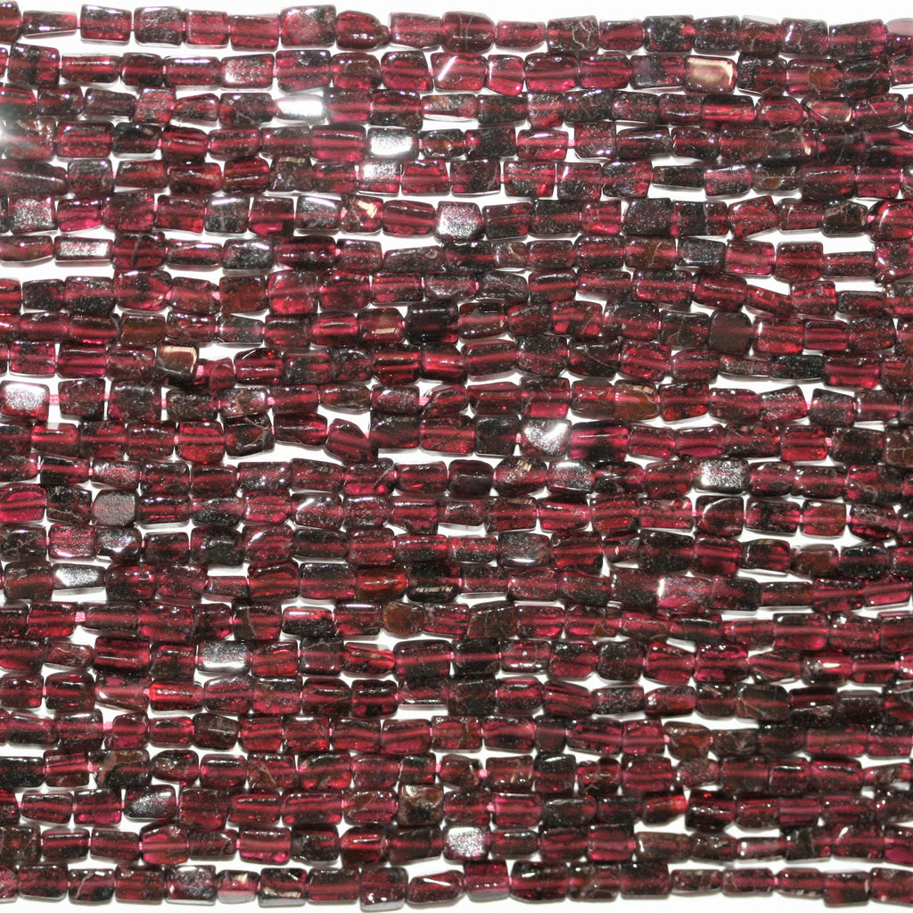 Perles de grenat prismatiques lisses 6x4mm environ - Fil de 36cm.