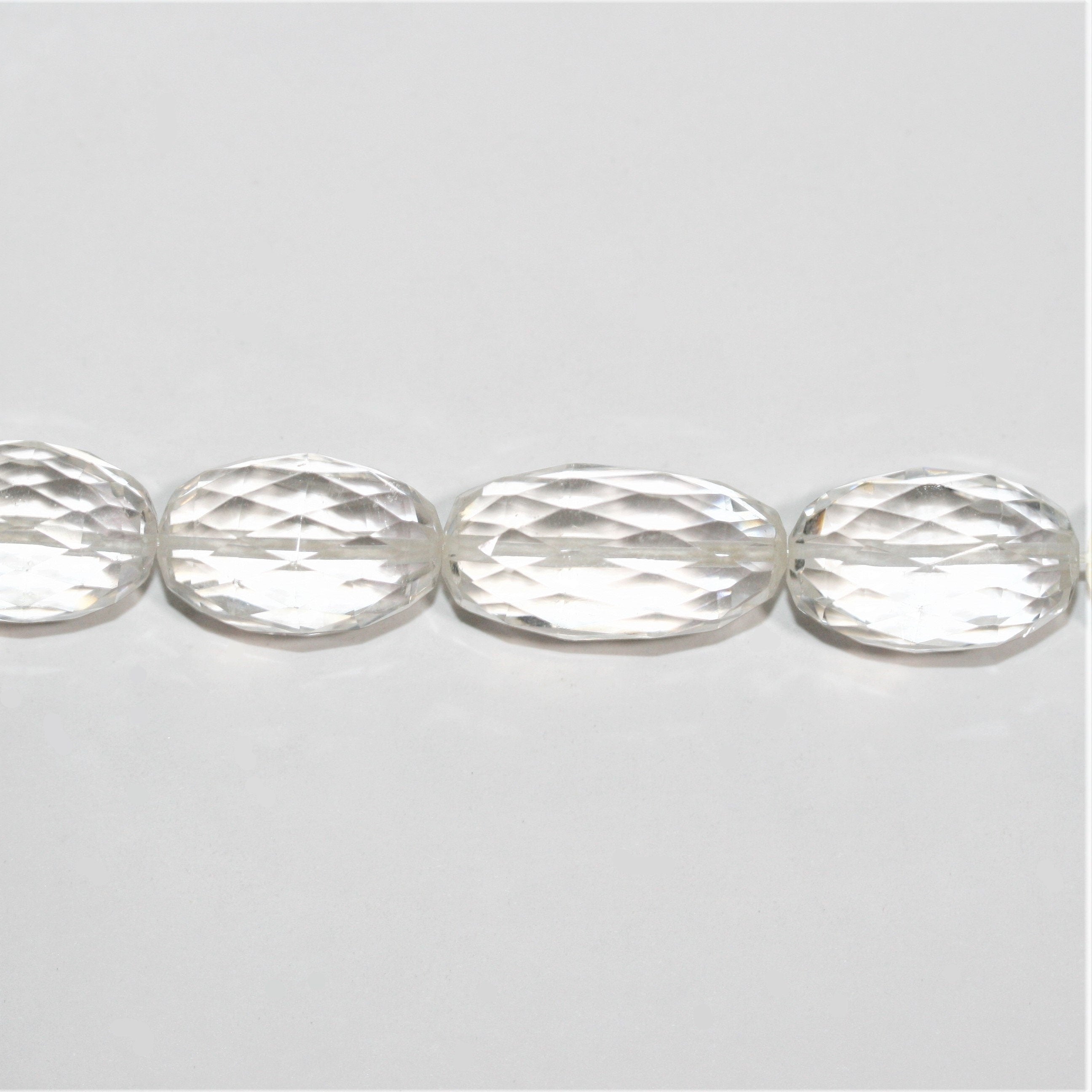 Cuentas de barril facetadas graduadas de cuarzo cristal de roca de 17", 13,5 x 8,5 - 22 x 12 mm, tira de 44 cm.