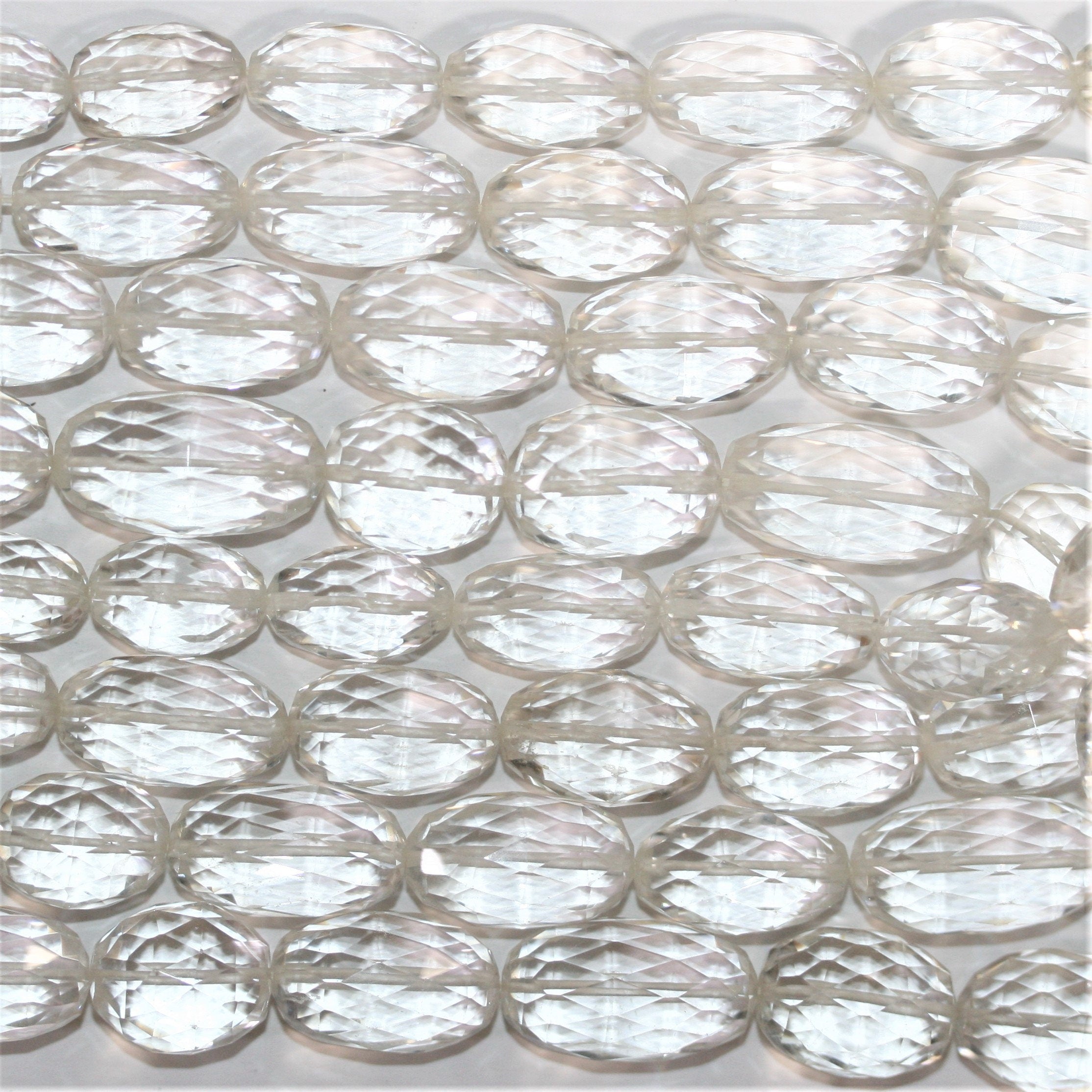 Cuentas de barril facetadas graduadas de cuarzo cristal de roca de 17", 13,5 x 8,5 - 22 x 12 mm, tira de 44 cm.