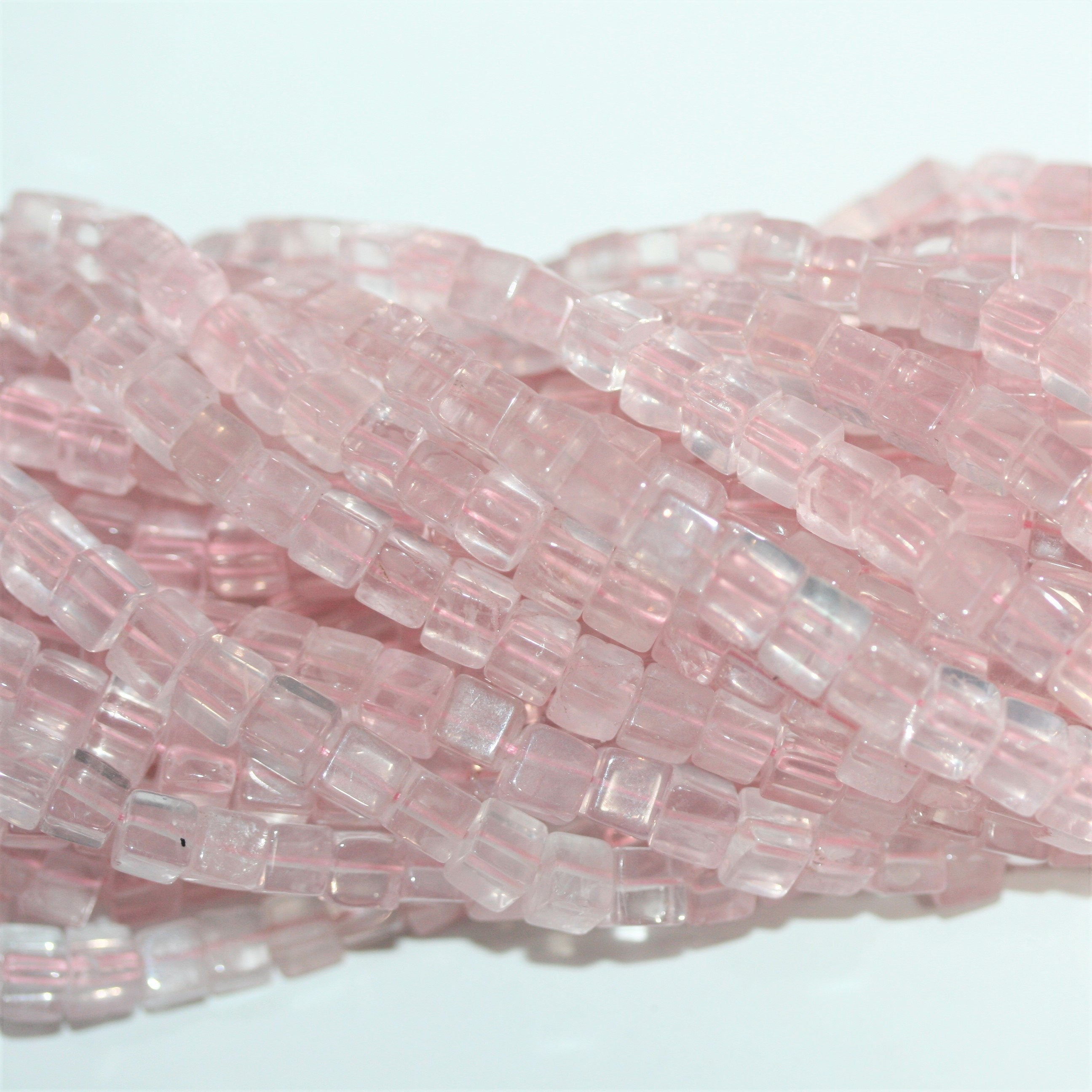 Cuentas cúbicas lisas de cuarzo rosa de 16" de 5 a 5,5 mm - Hilo de 40 cm.
