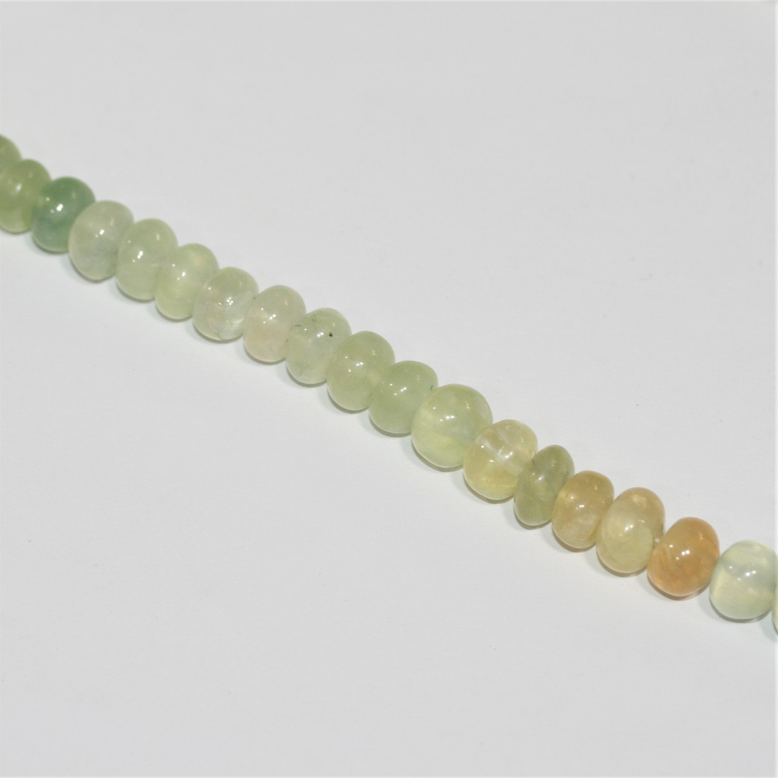 Cuentas redondas lisas de prehnita de 19", 10 x 6 mm. Aprox. - Hilo de 48 cm.