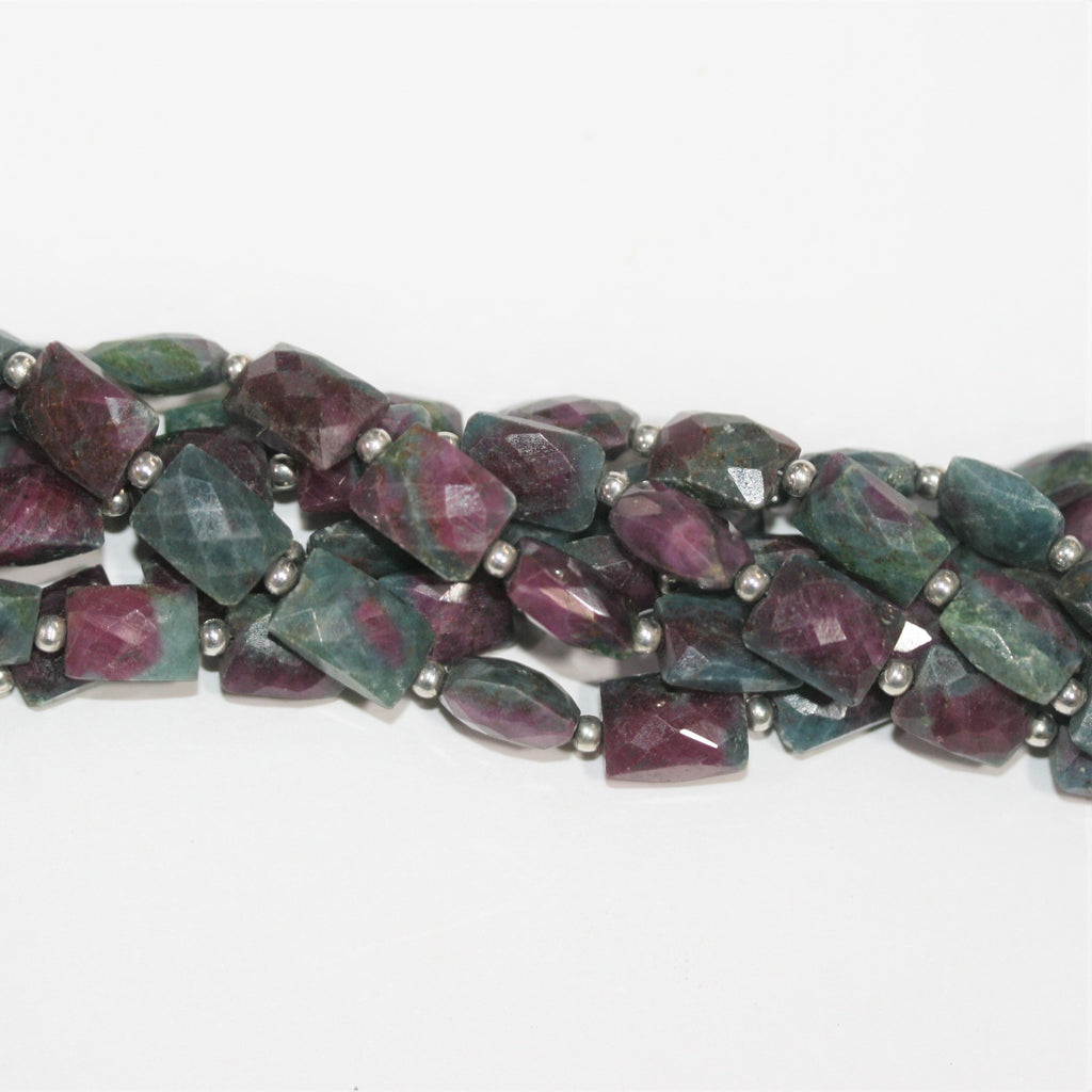 Perles rectangulaires à facettes en zoïsite rubis St de 8 pouces (8,5 x 6,5 mm). Longueur approximative du fil : 20 cm.