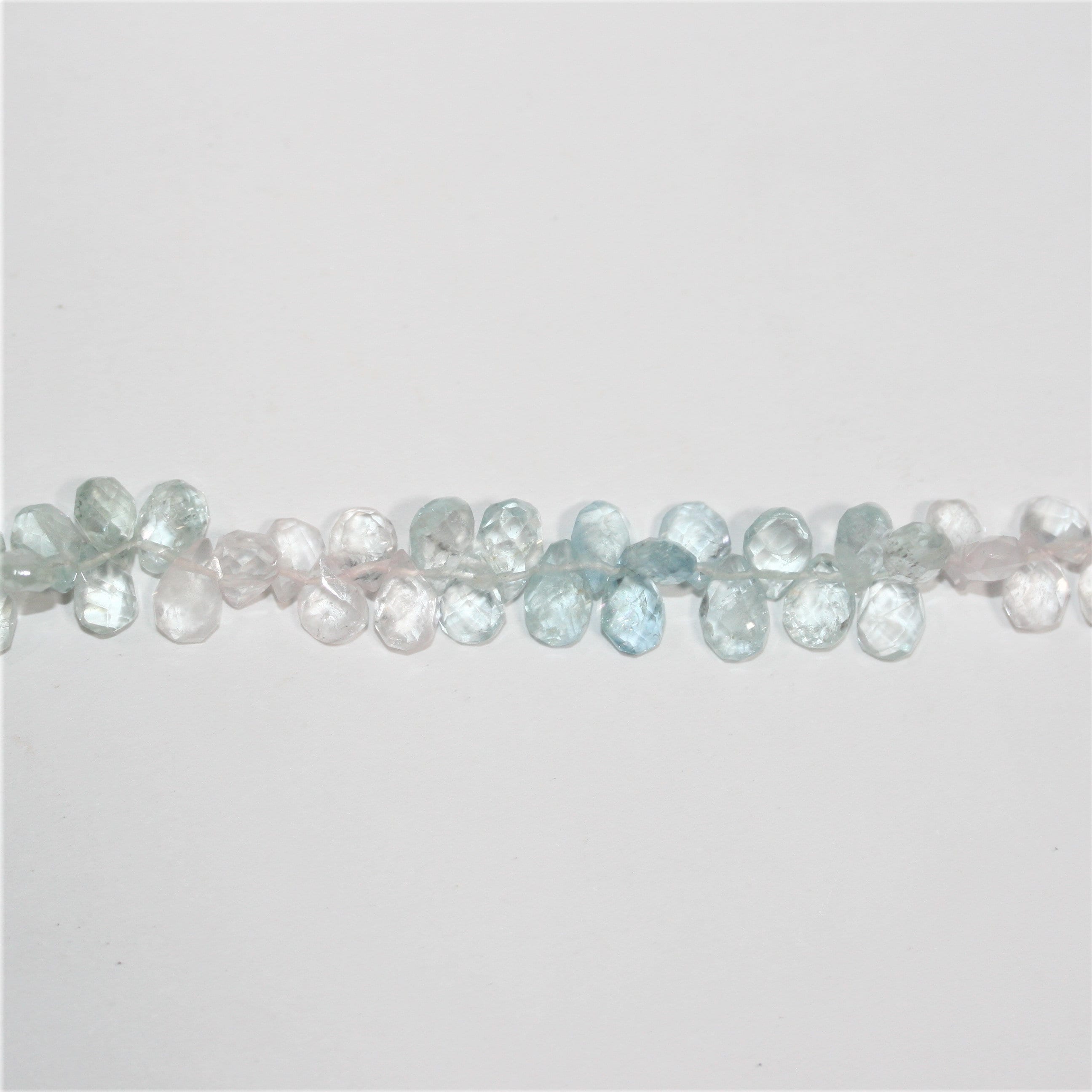 Perles en forme de goutte à facettes en multibéryl de 8 pouces, 7 x 5 mm - Fil de 20 cm.