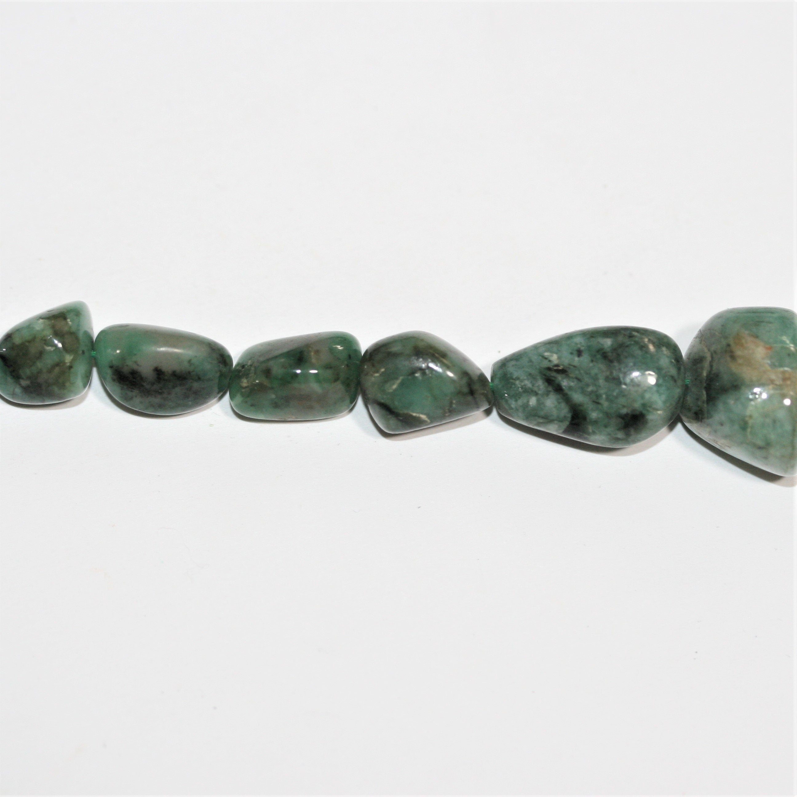 16" St Emerald Graduated Smooth Nugget Beads 10x8- 22x15mm. Approx.- Strand 40cm. - Hard Gems