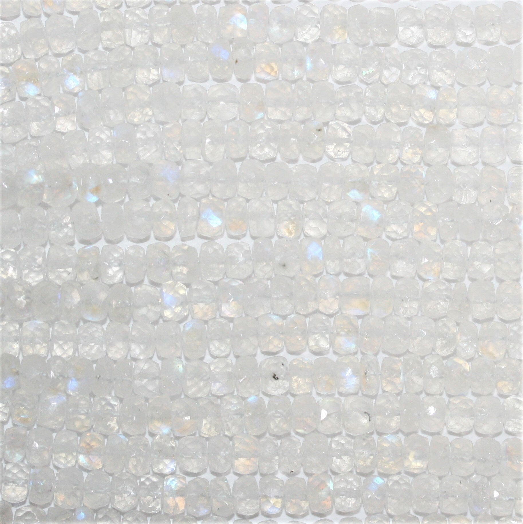 Cuentas redondas facetadas de piedra lunar de 16" de St. 5 x 3 mm - Hilo de 42 cm.