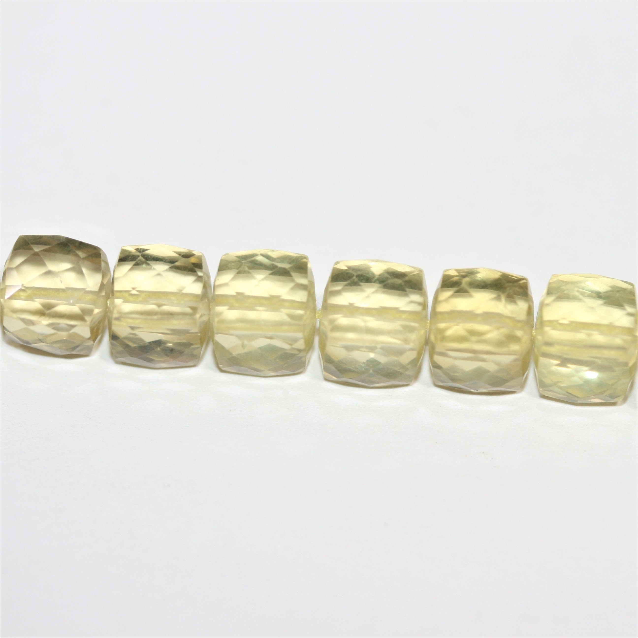 Perles cubiques à facettes en quartz citron de 8 pouces (8 mm) - Fil de 21 cm.