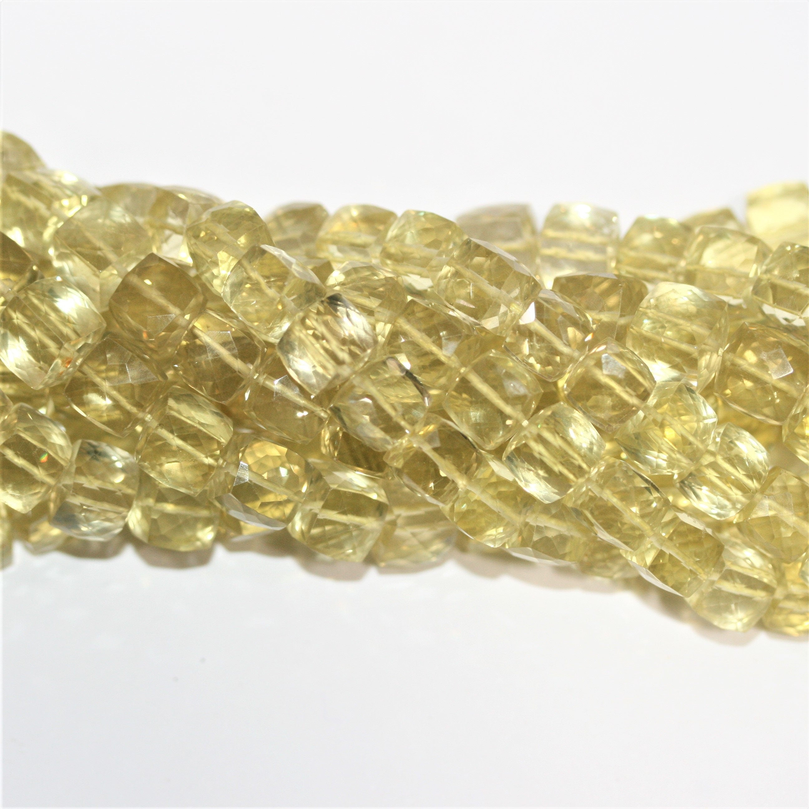 Perles cubiques à facettes en quartz citron de 8 pouces (8 mm) - Fil de 21 cm.