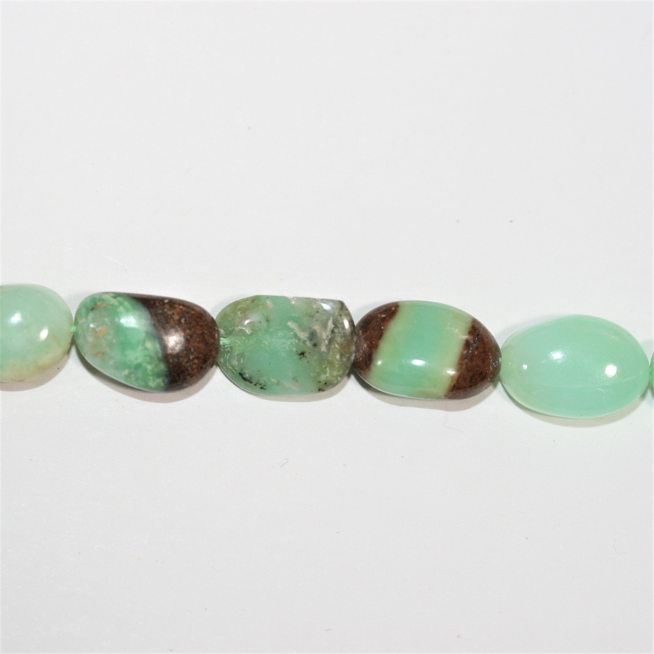 Cuentas de pepitas lisas de crisoprasa de 16" de 12 a 16 mm. Aprox. - Hilo de 40 cm.