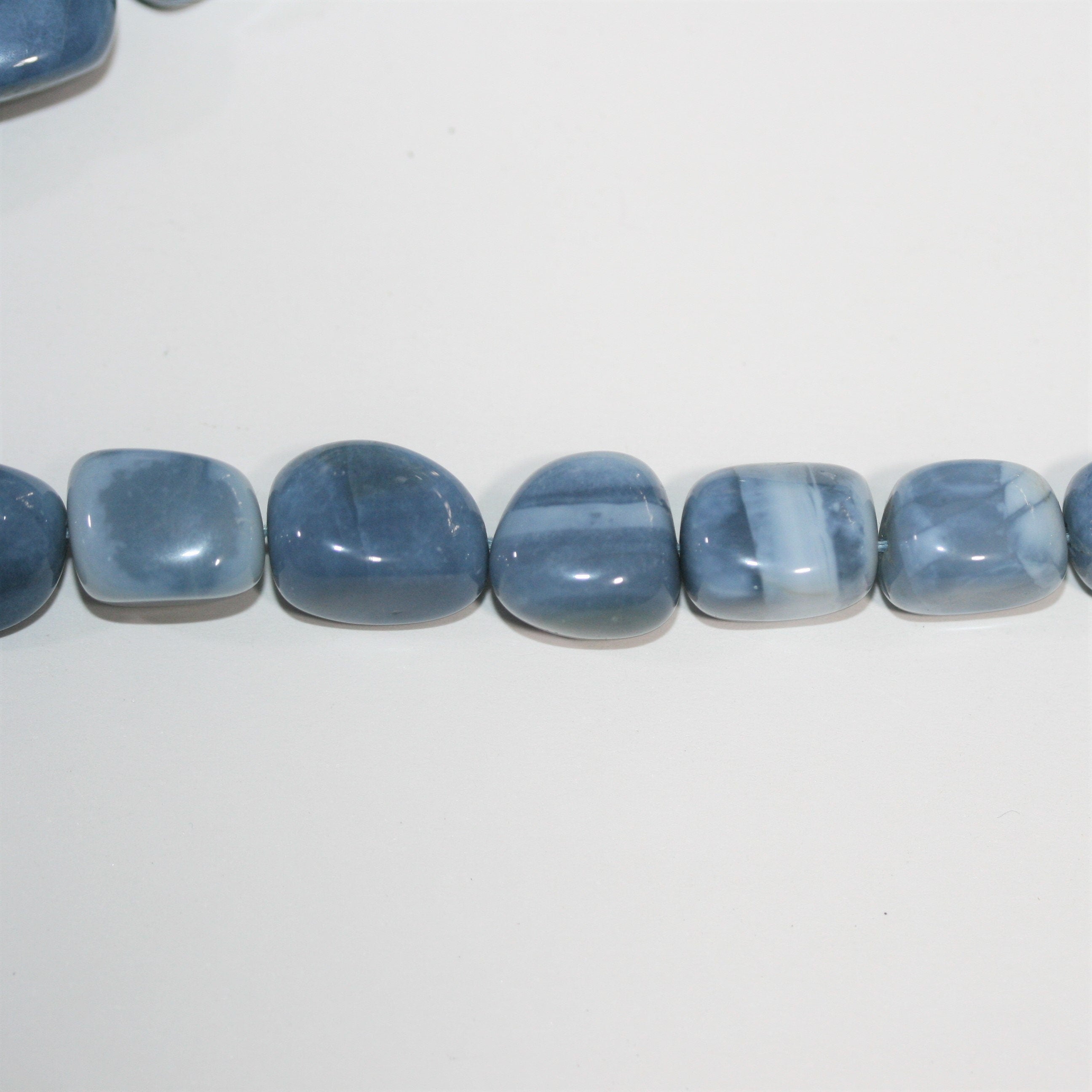 Cuentas de pepitas lisas de ópalo azul St. de 16", 12-14 mm. Aprox. - Hilo de 40 cm.