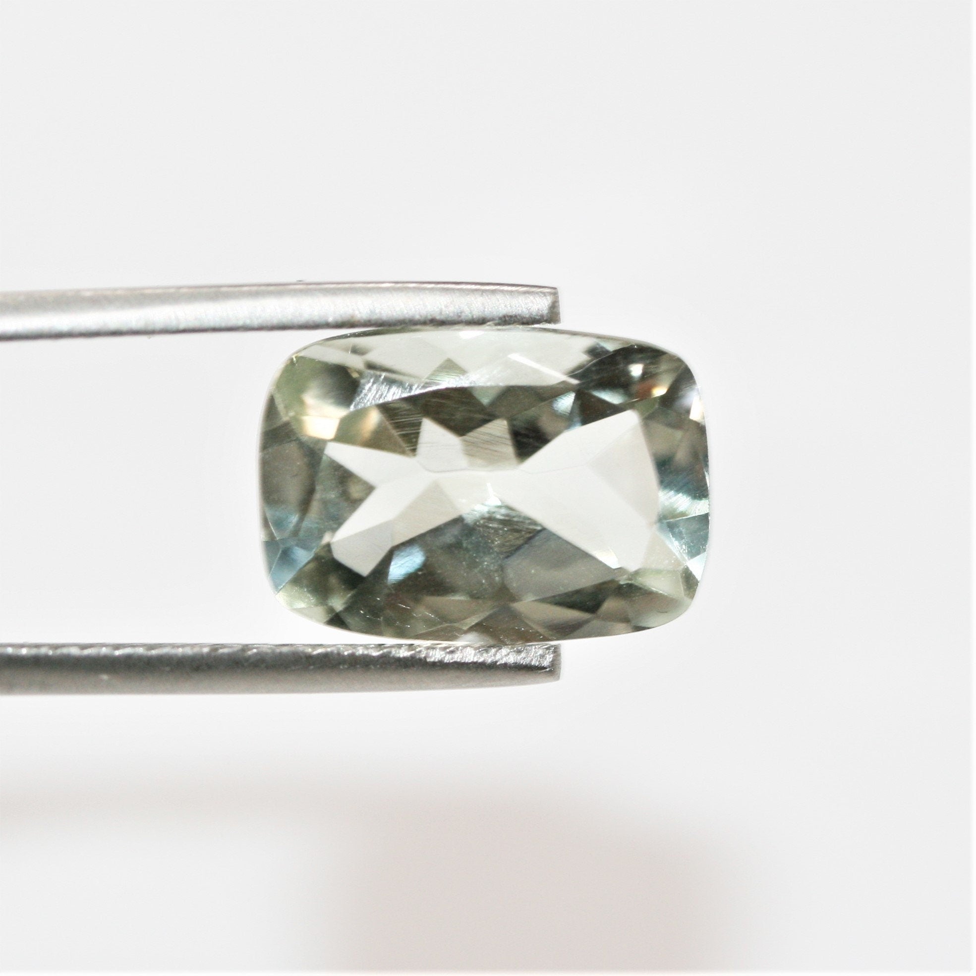 Lot de 2 pièces de prasiolite facettée rectangulaire 14 x 10 mm.