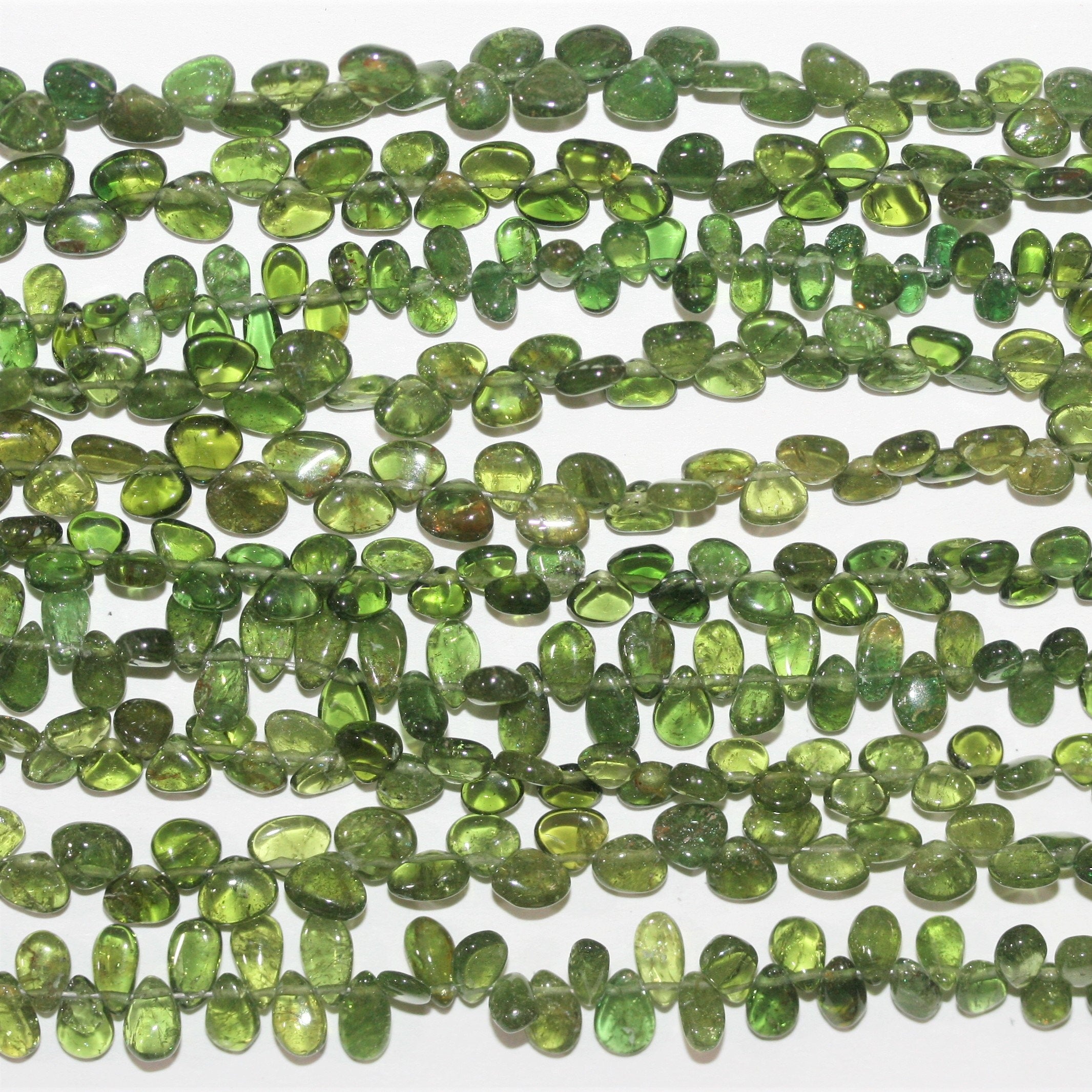 Cuentas de turmalina verde lisa de 8" de 4-5 mm - Hilo de 20 cm.