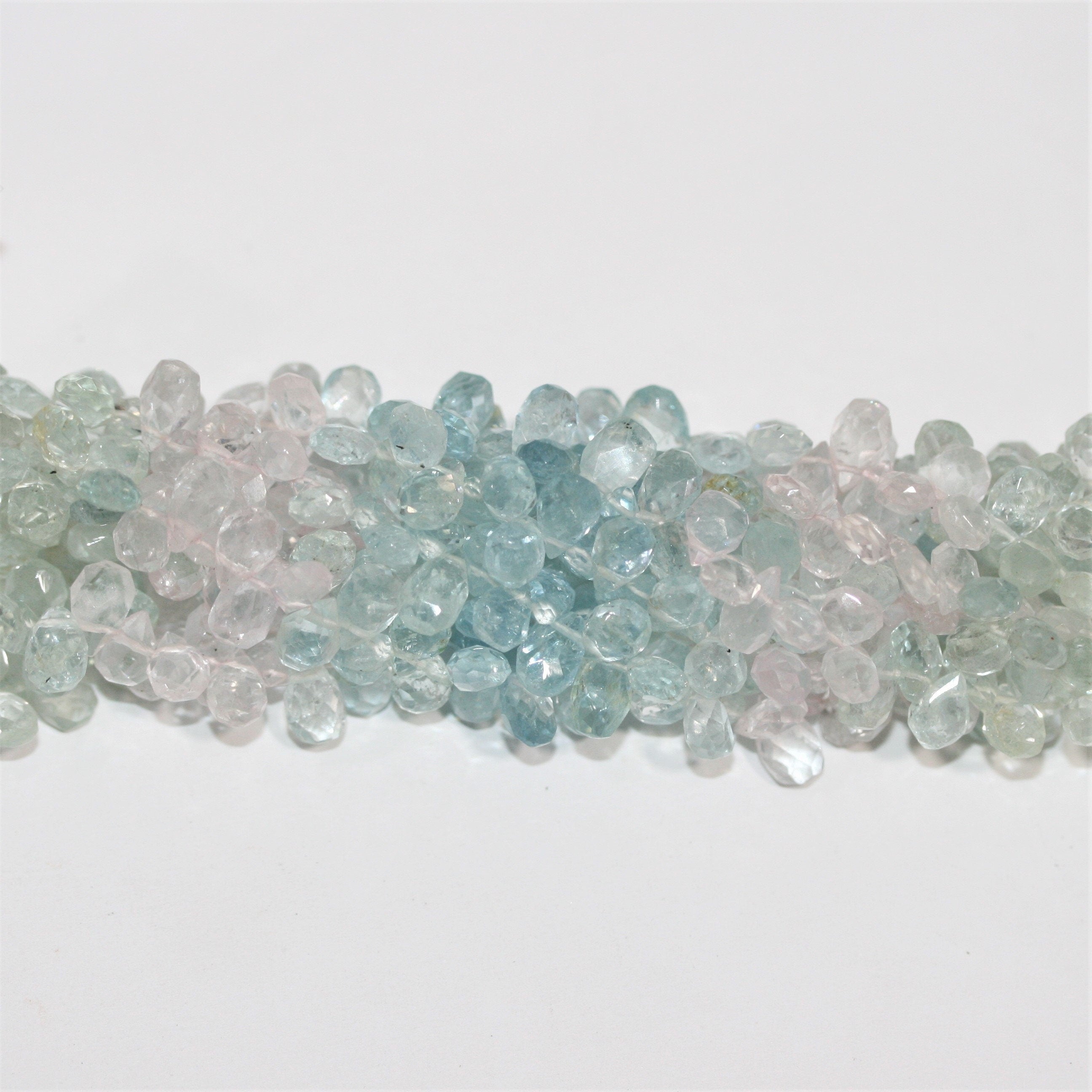 Perles en forme de goutte à facettes en multibéryl de 8 pouces, 7 x 5 mm - Fil de 20 cm.