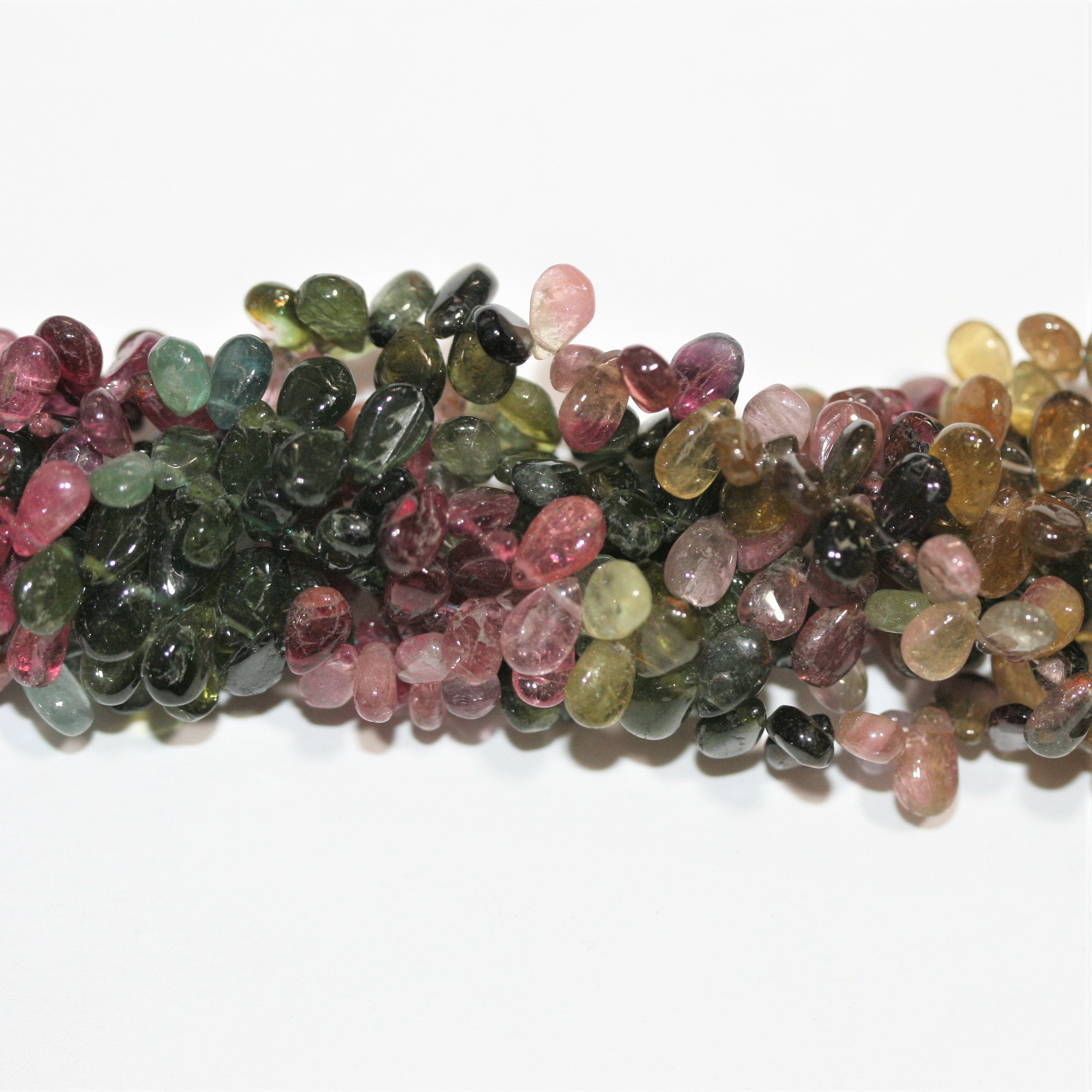 Perles en tourmaline lisses en forme de goutte de 9 pouces, 6 x 4 mm - Brin de 23 cm.