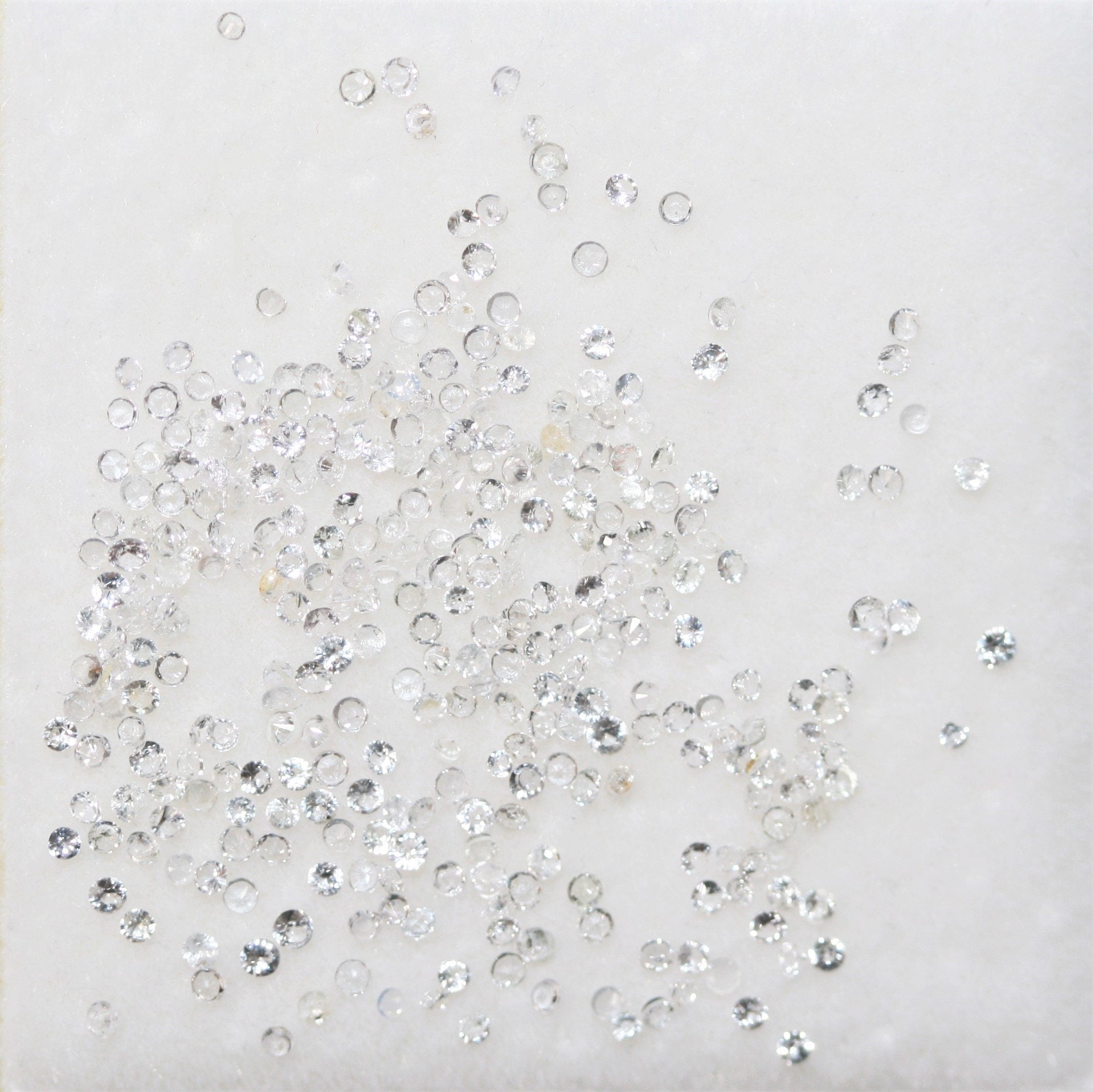 Lote de Zafiro Blanco Redondo Facetado de 1 mm - Lote de 2 Quilates