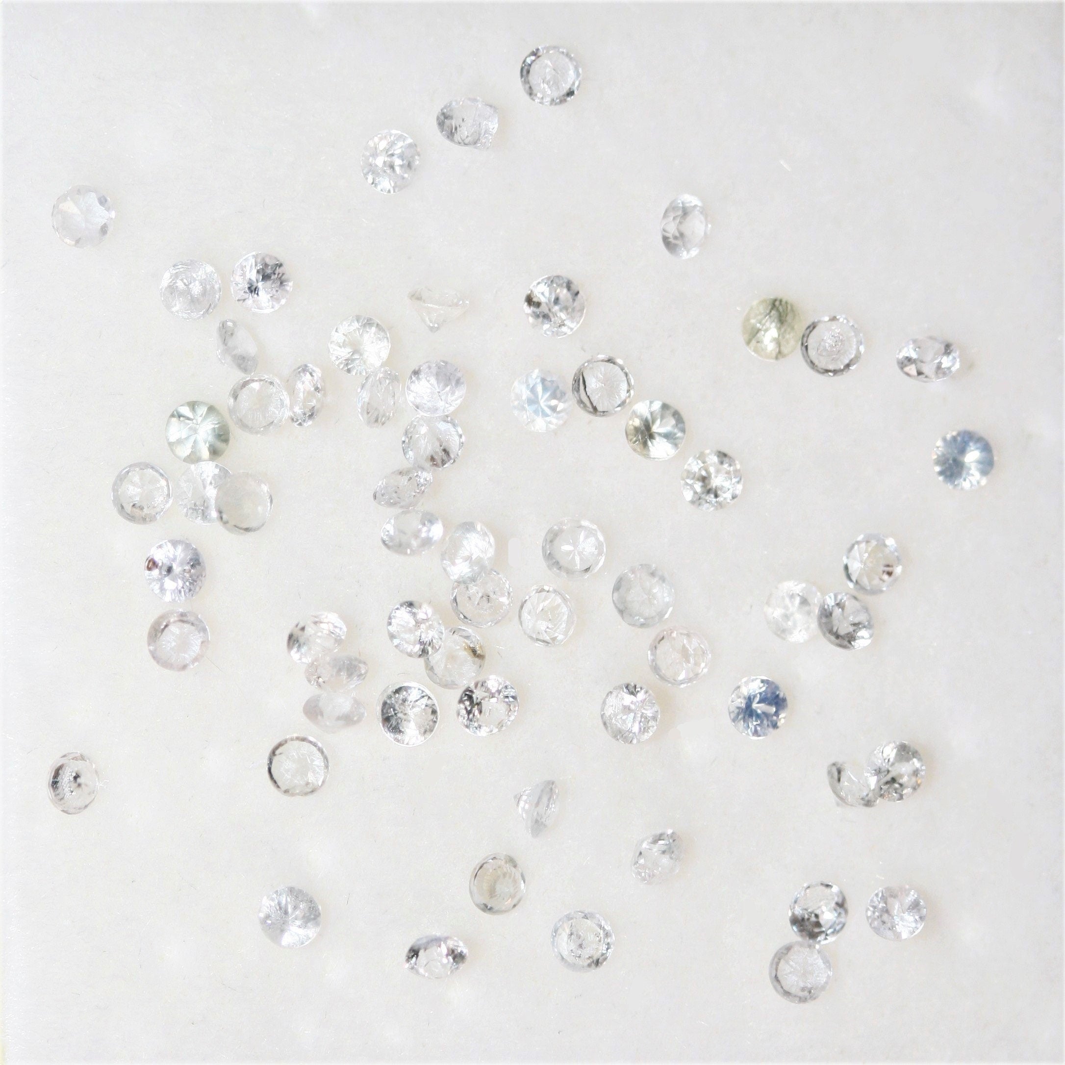Lote de Zafiro Blanco Facetado Redondos de 2mm - Lote de 2 Quilates