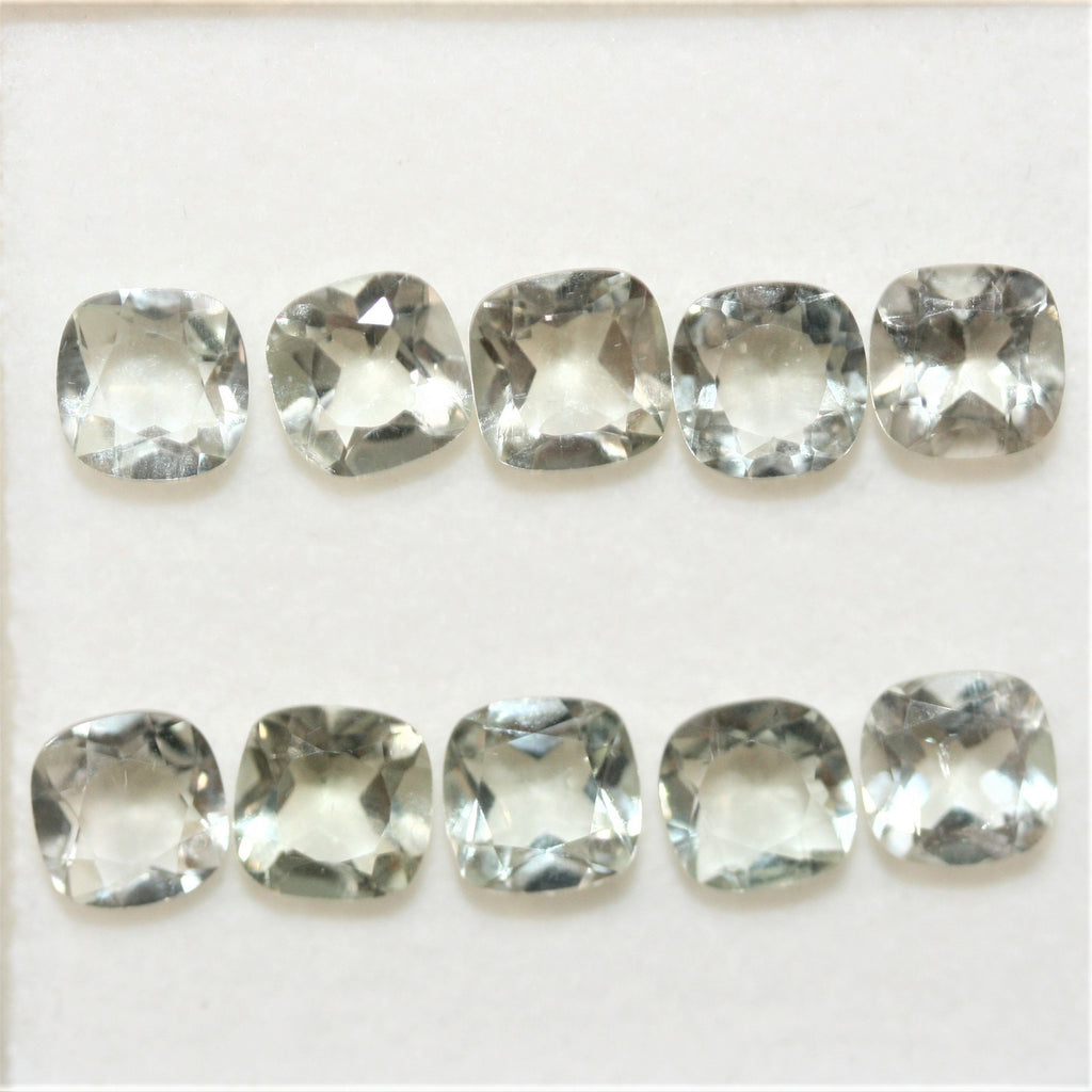 Lot de 10 pierres carrées à facettes de prasiolite de 6 mm.