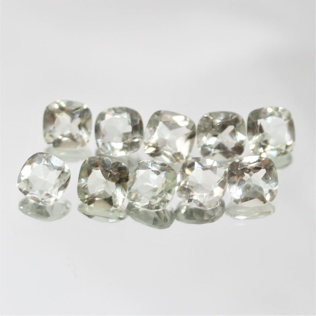 Lot de 10 pierres carrées à facettes de prasiolite de 6 mm.