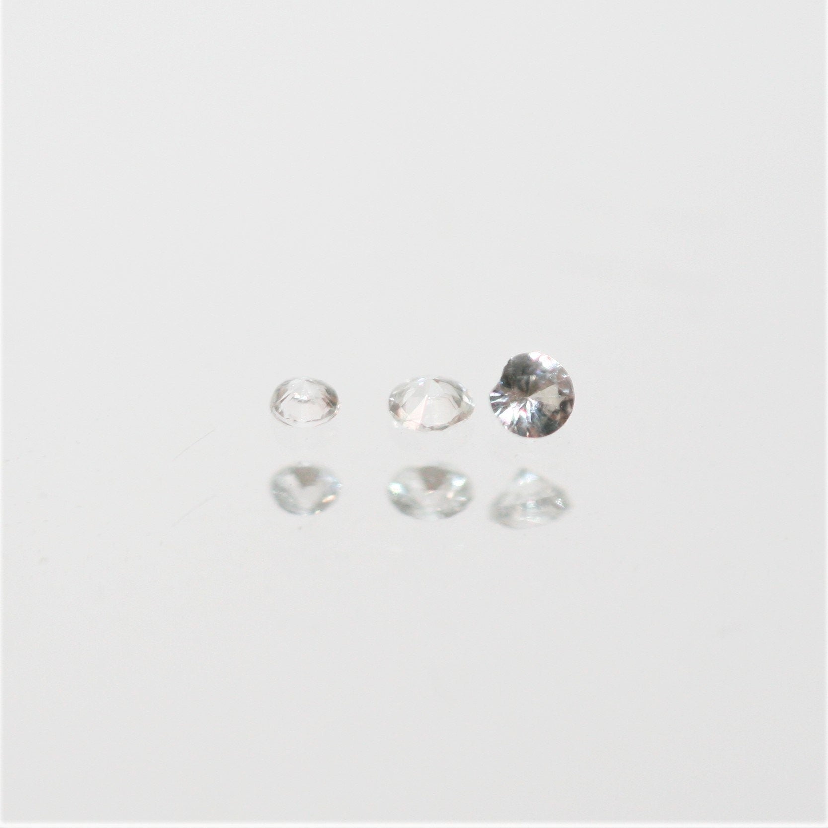 Lote de Zafiro Blanco Redondo Facetado de 1 mm - Lote de 2 Quilates