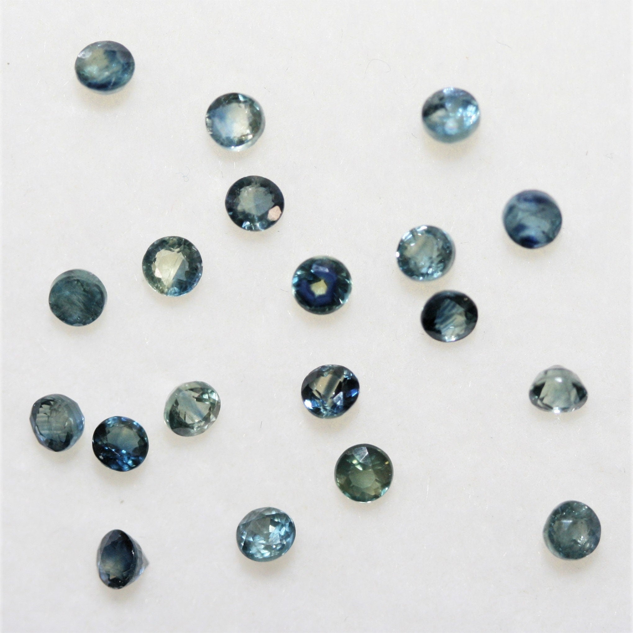 Lote de zafiro azul verdoso redondo facetado de 2,5 mm - Lote de 2 quilates