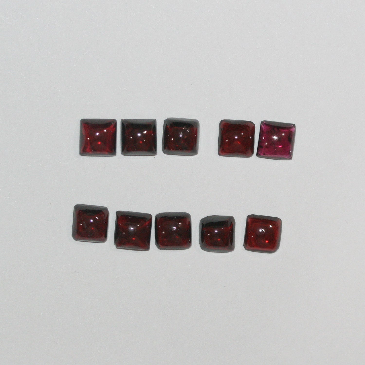 10Pcs Lot Garnet Square Cabochon 6mm.-(10 pcs.)