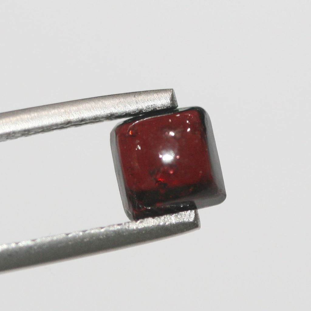 10Pcs Lot Garnet Square Cabochon 6mm.-(10 pcs.)