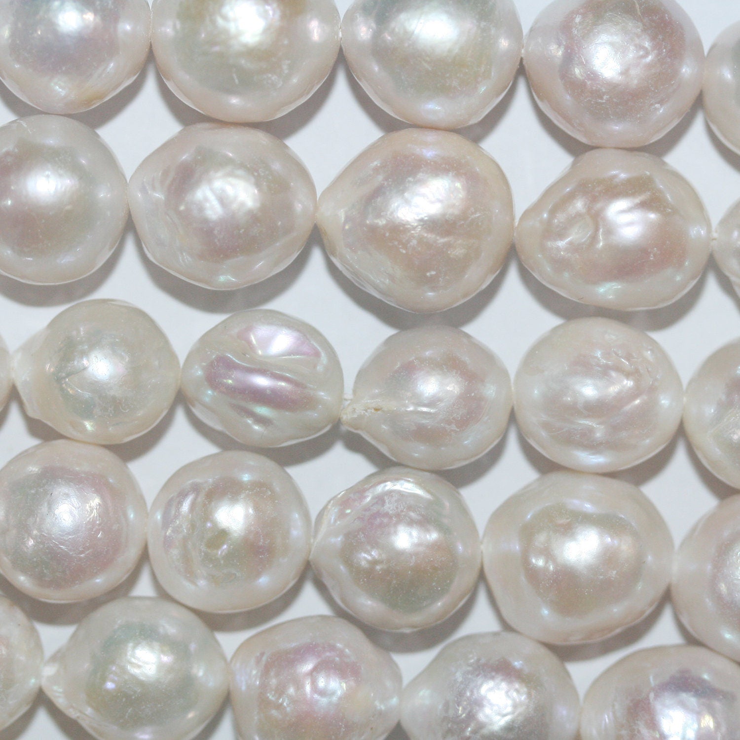 Perla Barroca de Agua Dulce de 16" (10-13 mm). Hilo de 40 cm. Precios al por mayor.