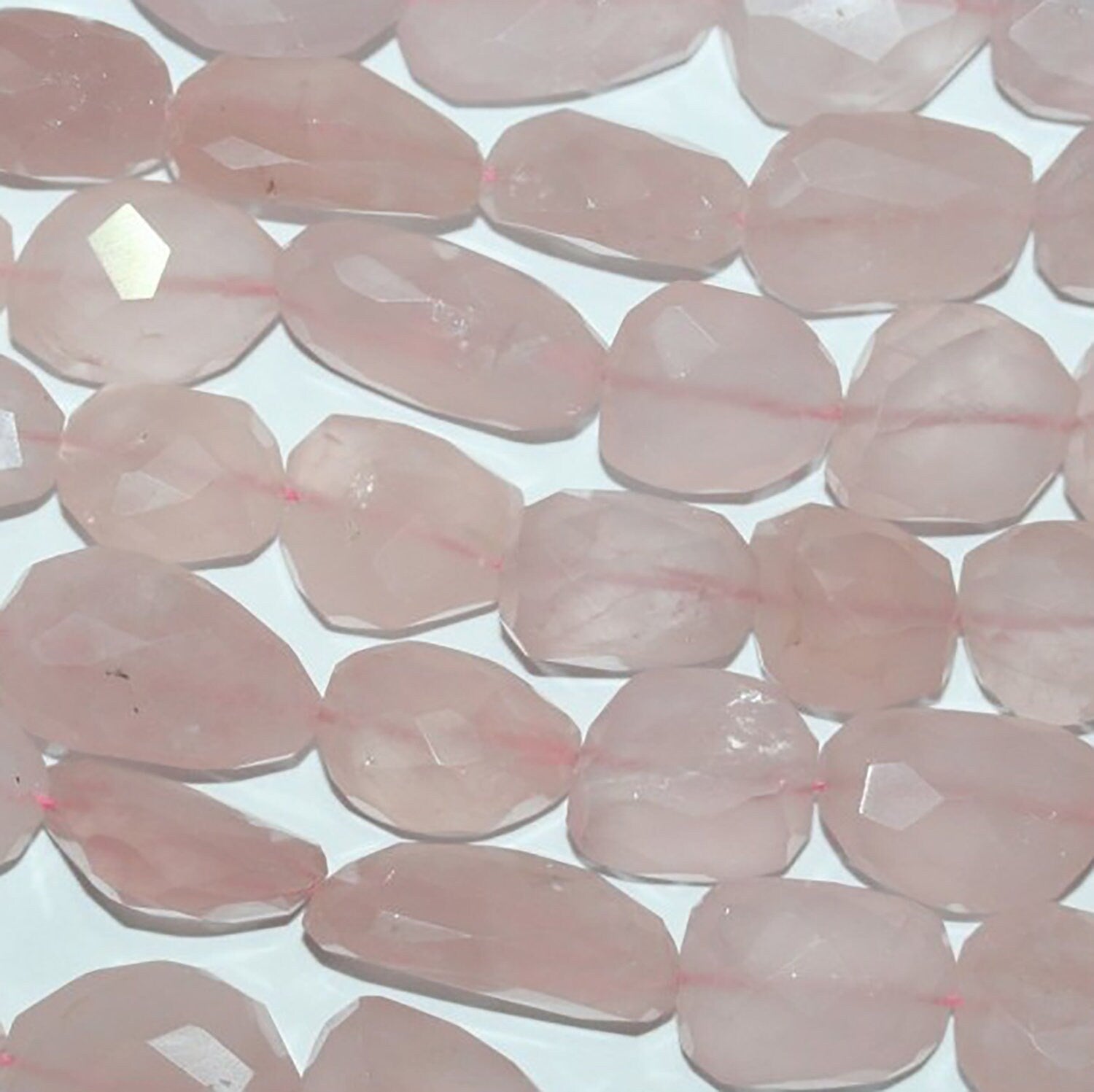 Perles de quartz rose facettées en forme de pépites, 14 pouces (environ 35,5 cm), 22-16 mm - Longueur du fil : 37 cm