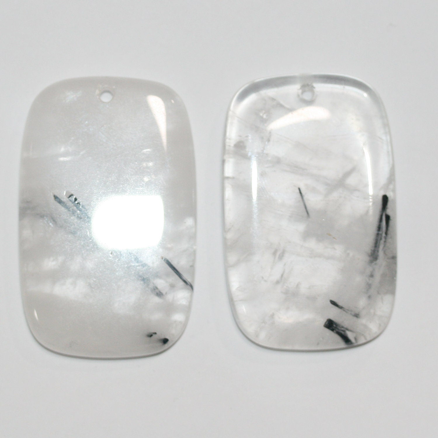 Pendentif rectangulaire en quartz tourmaliné 55x35mm. Approx.