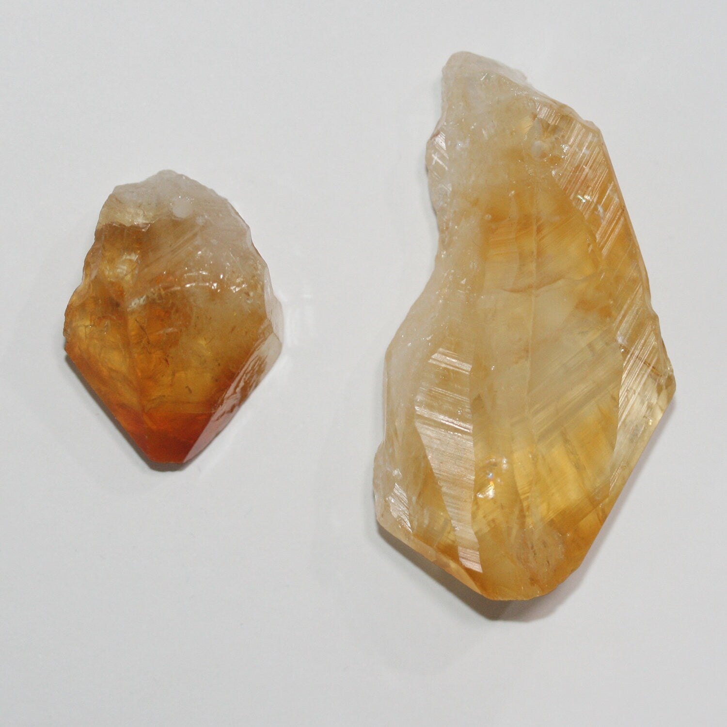 Pendentif en citrine brute 47x25mm environ (1 pièce)