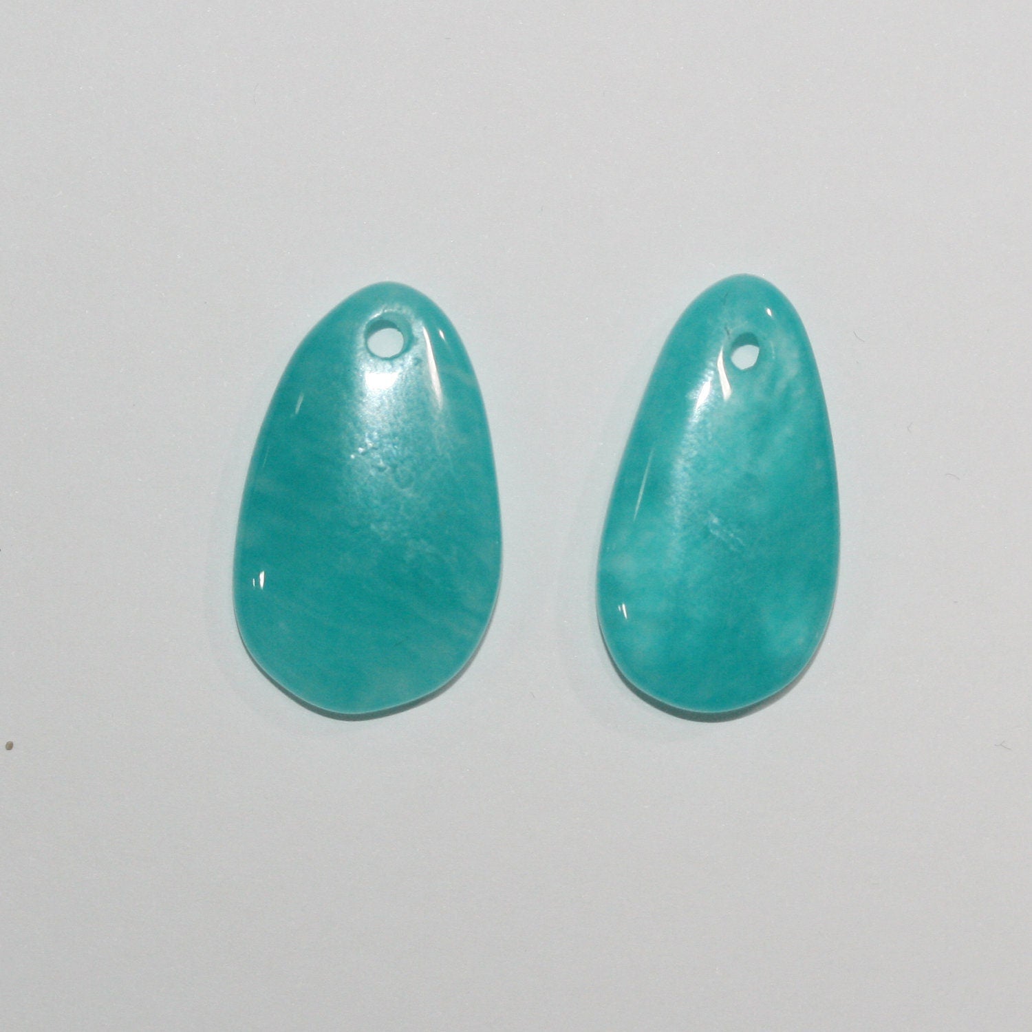 Pendentif goutte lisse en amazonite péruvienne 30x16mm environ - (1 pièce)