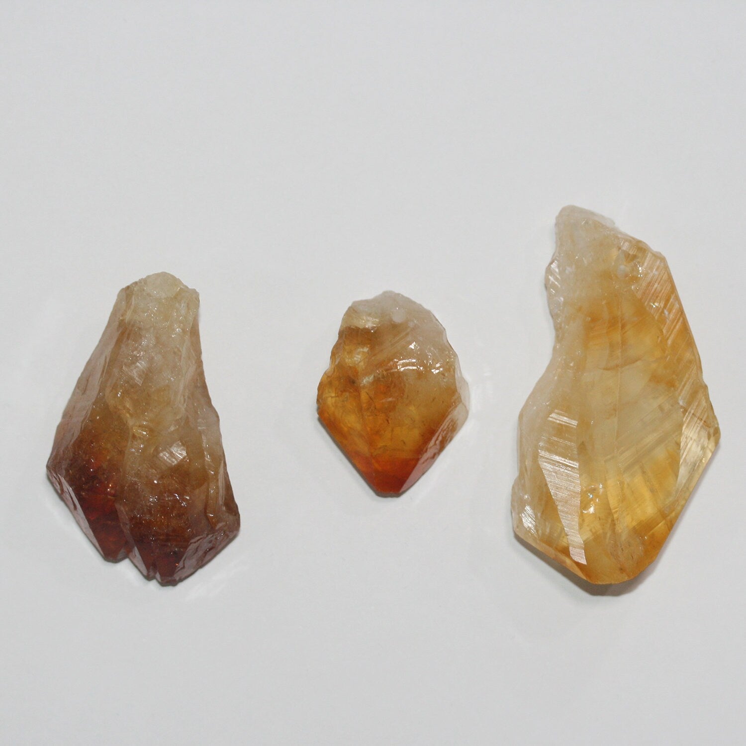 Pendentif en citrine brute 47x25mm environ (1 pièce)