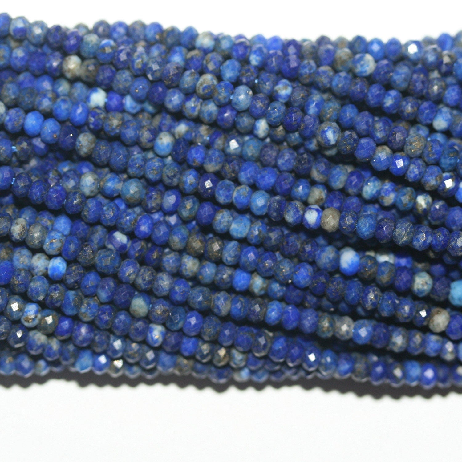 Perles rondelles à facettes en lapis-lazuli de 15 pouces, 3 x 2 mm. - Fil de 39 cm.