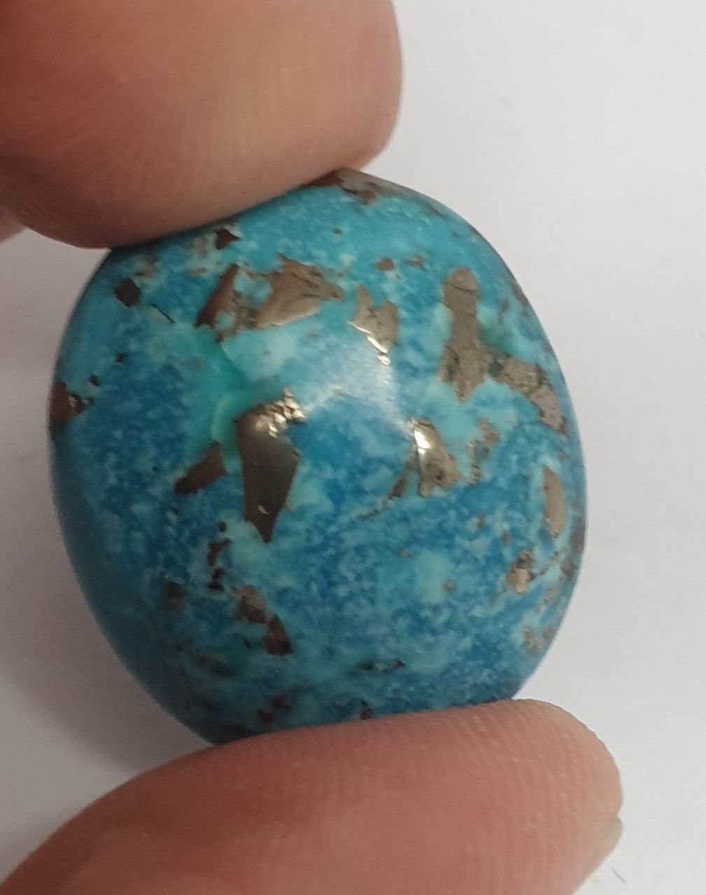 Cabochon ovale en turquoise naturelle de grande taille (24,2 x 20,3 mm, 34 carats)